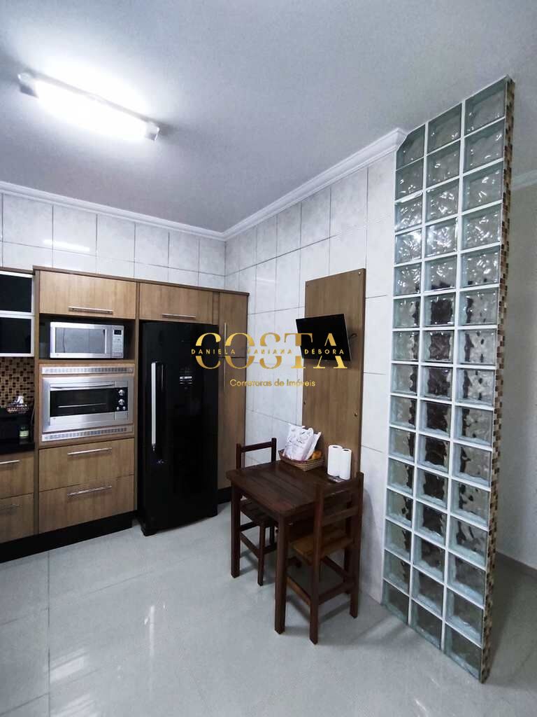 Sobrado à venda com 3 quartos, 210m² - Foto 11