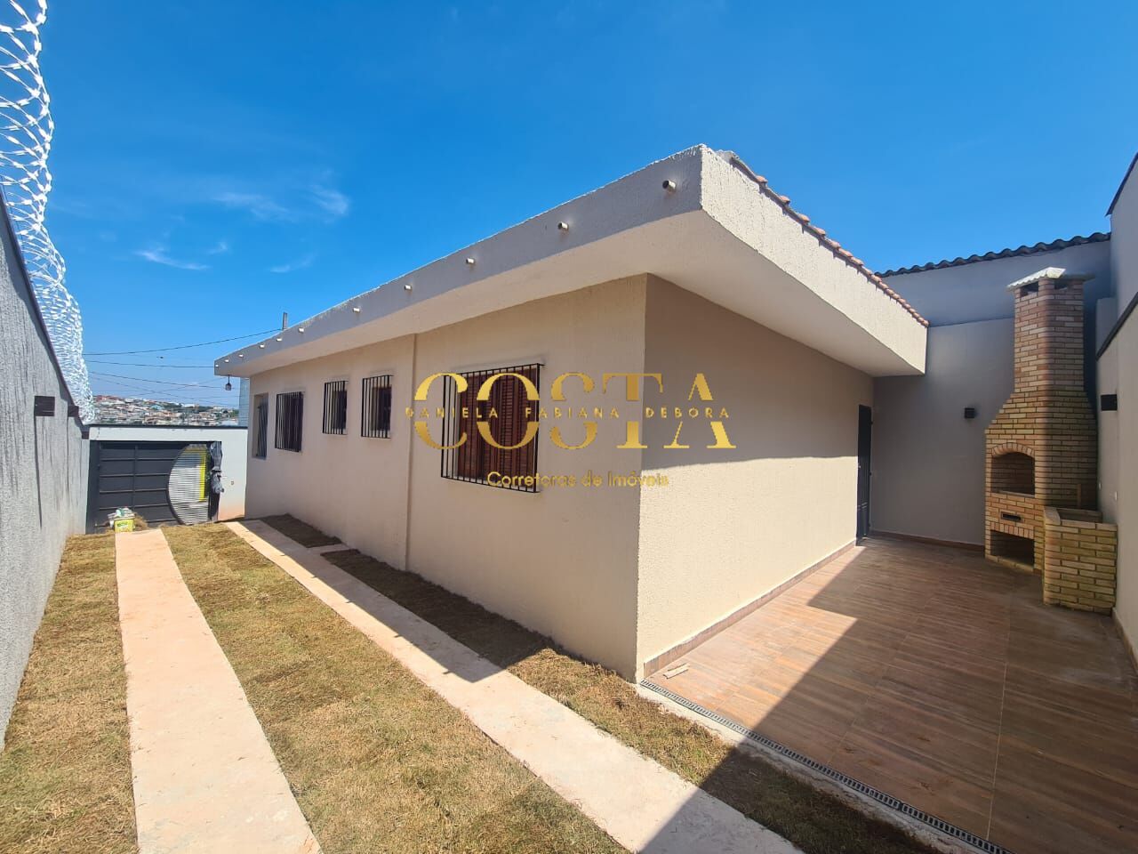 Casa à venda com 2 quartos, 70m² - Foto 1