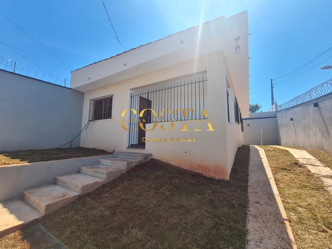 Casa à venda com 2 quartos, 70m² - Foto 3