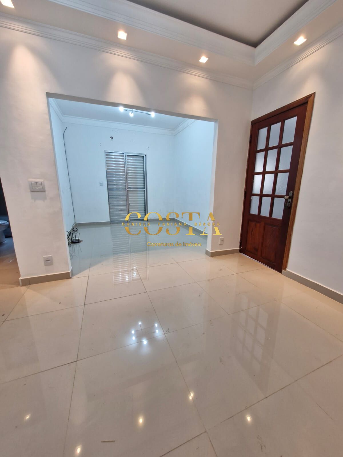 Casa à venda com 3 quartos, 333m² - Foto 3