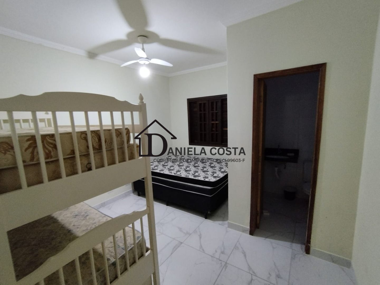 Casa à venda com 2 quartos, 70m² - Foto 12