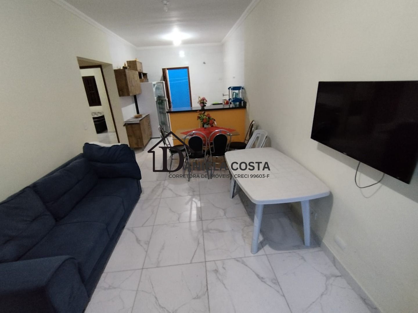 Casa à venda com 2 quartos, 70m² - Foto 1