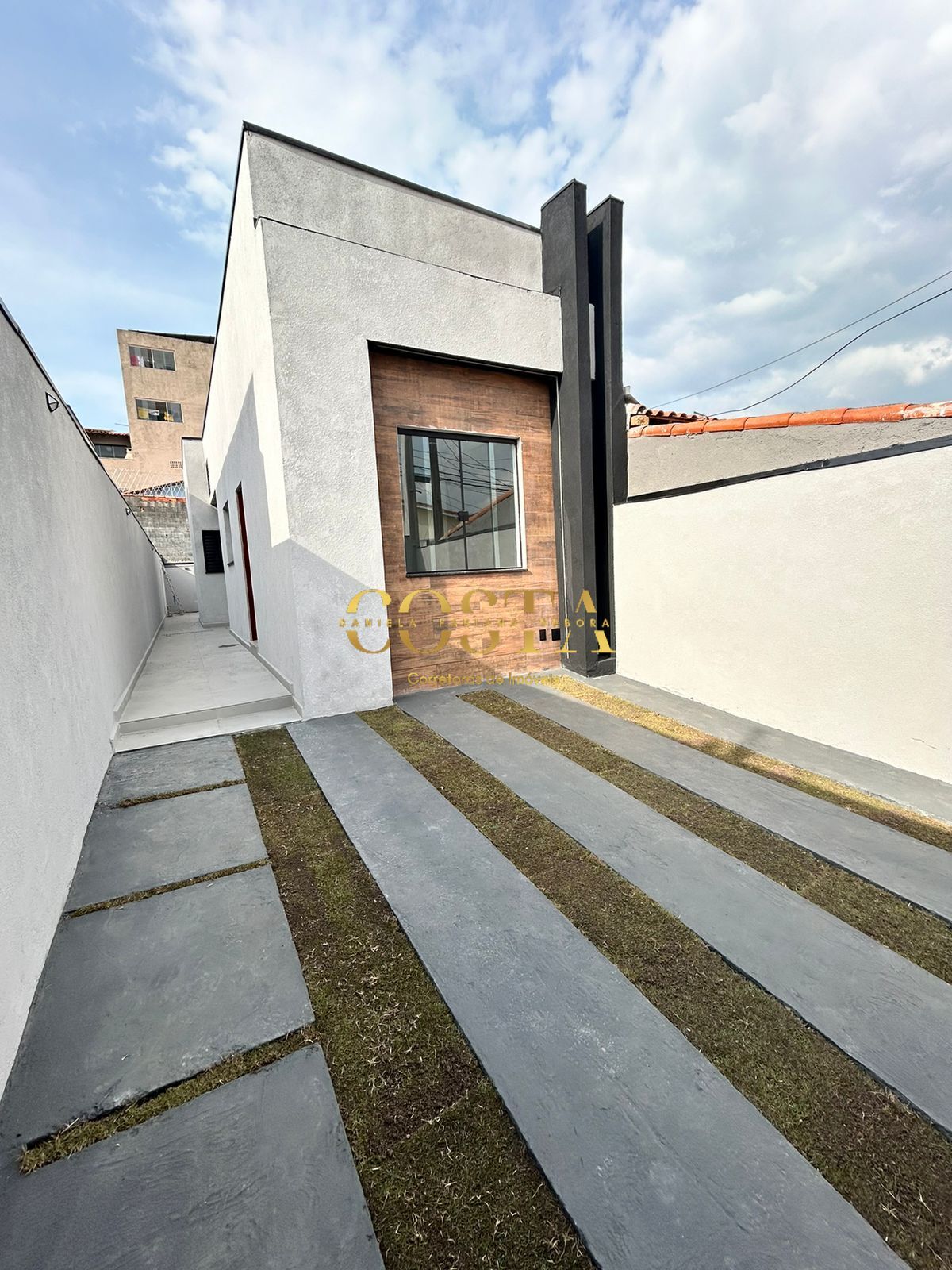 Casa à venda com 2 quartos, 65m² - Foto 1