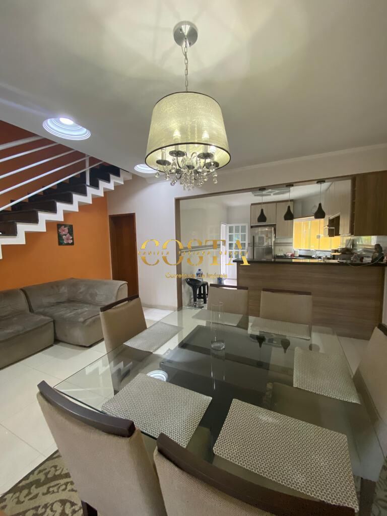 Sobrado à venda com 3 quartos, 180m² - Foto 1