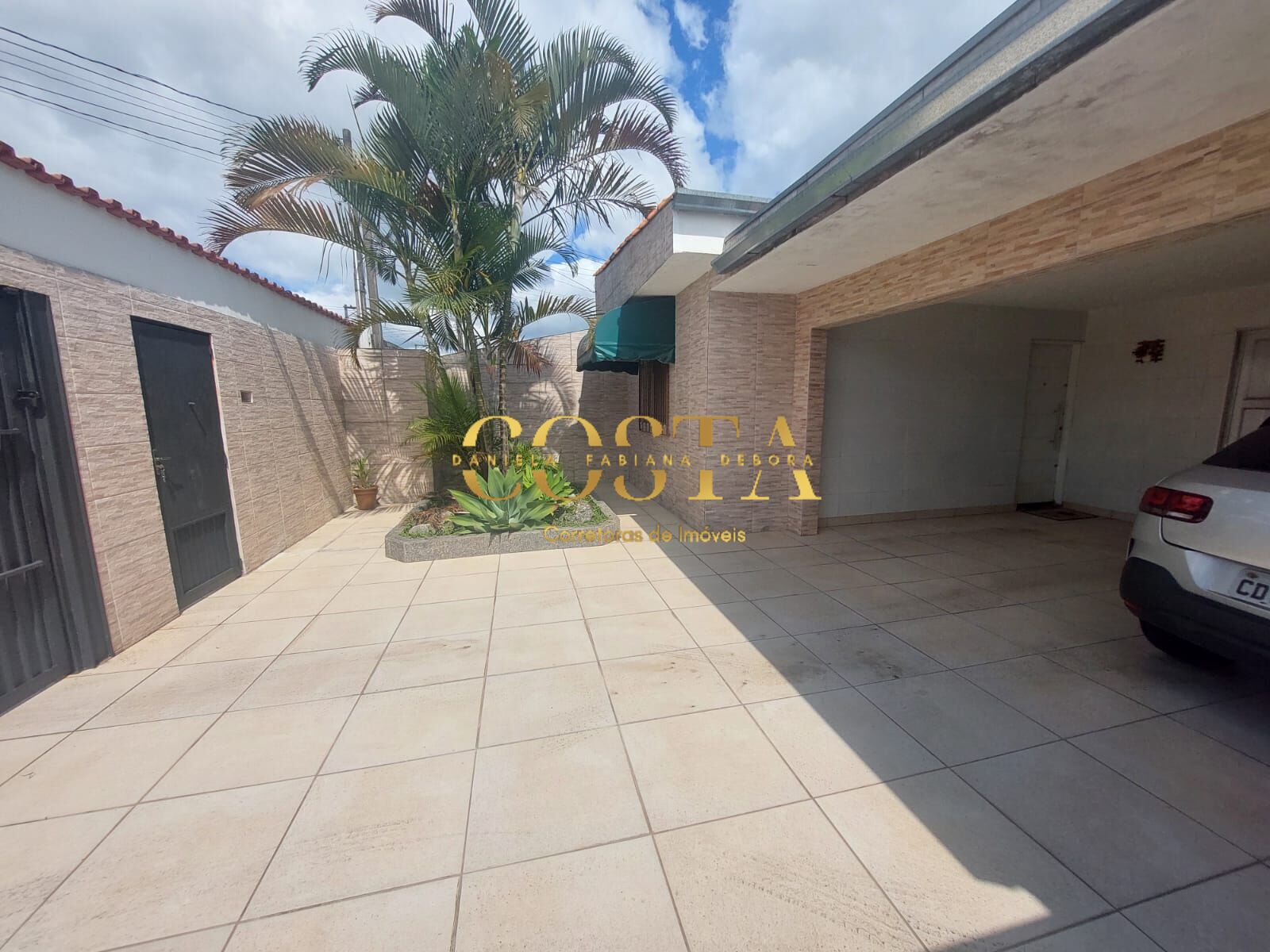 Casa à venda com 2 quartos, 180m² - Foto 2