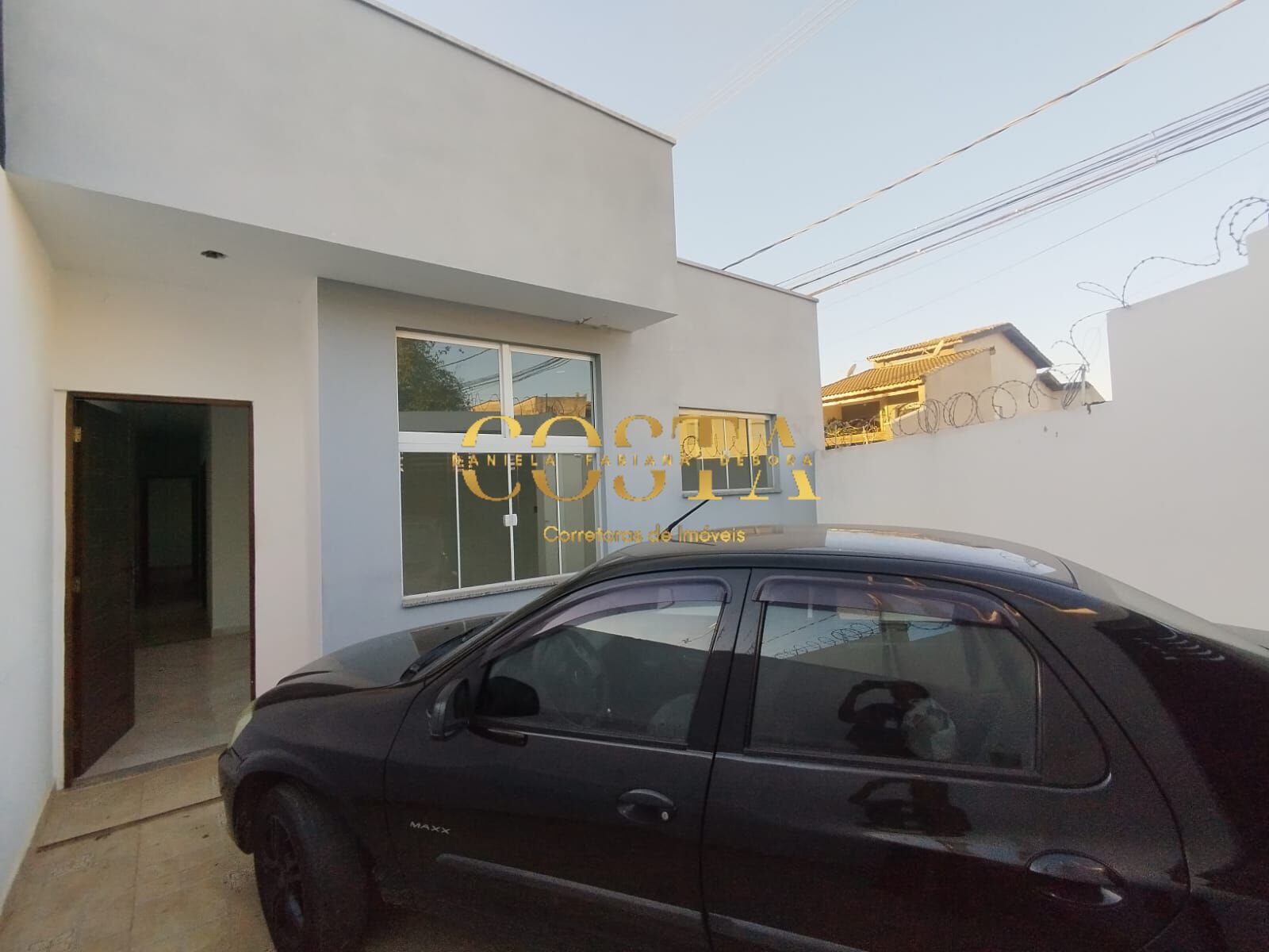 Casa à venda com 3 quartos, 75m² - Foto 1