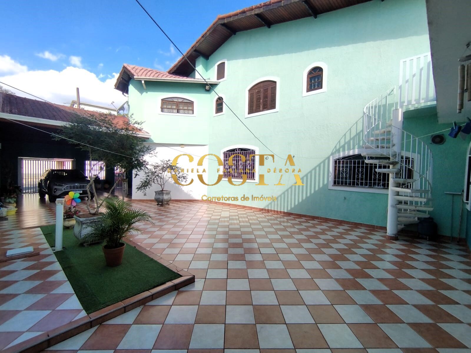 Sobrado à venda com 3 quartos, 261m² - Foto 1