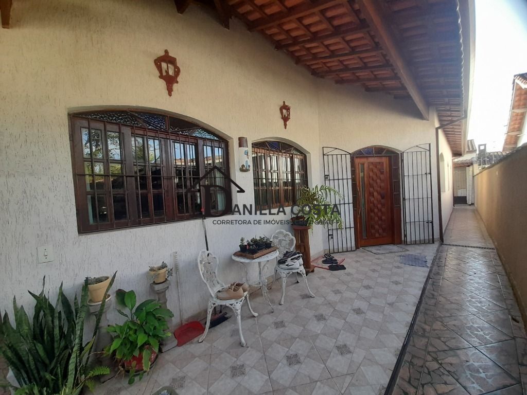 Casa à venda com 3 quartos, 177m² - Foto 1