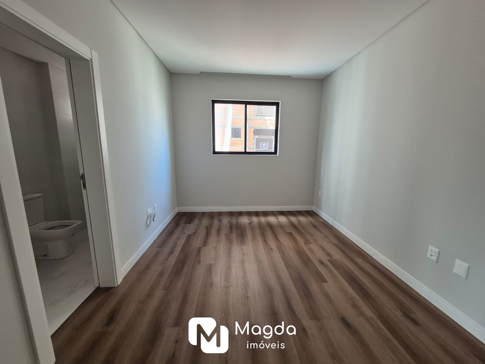 3 Dormitórios - Sendo 3 Suítes - Meia Praia - Itapema / SC — foto 7