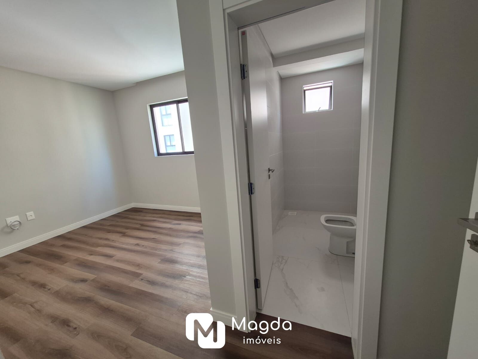 3 Dormitórios - Sendo 3 Suítes - Meia Praia - Itapema / SC — foto 5