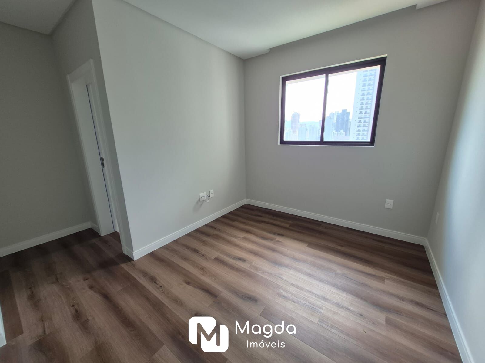 3 Dormitórios - Sendo 3 Suítes - Meia Praia - Itapema / SC — foto 6