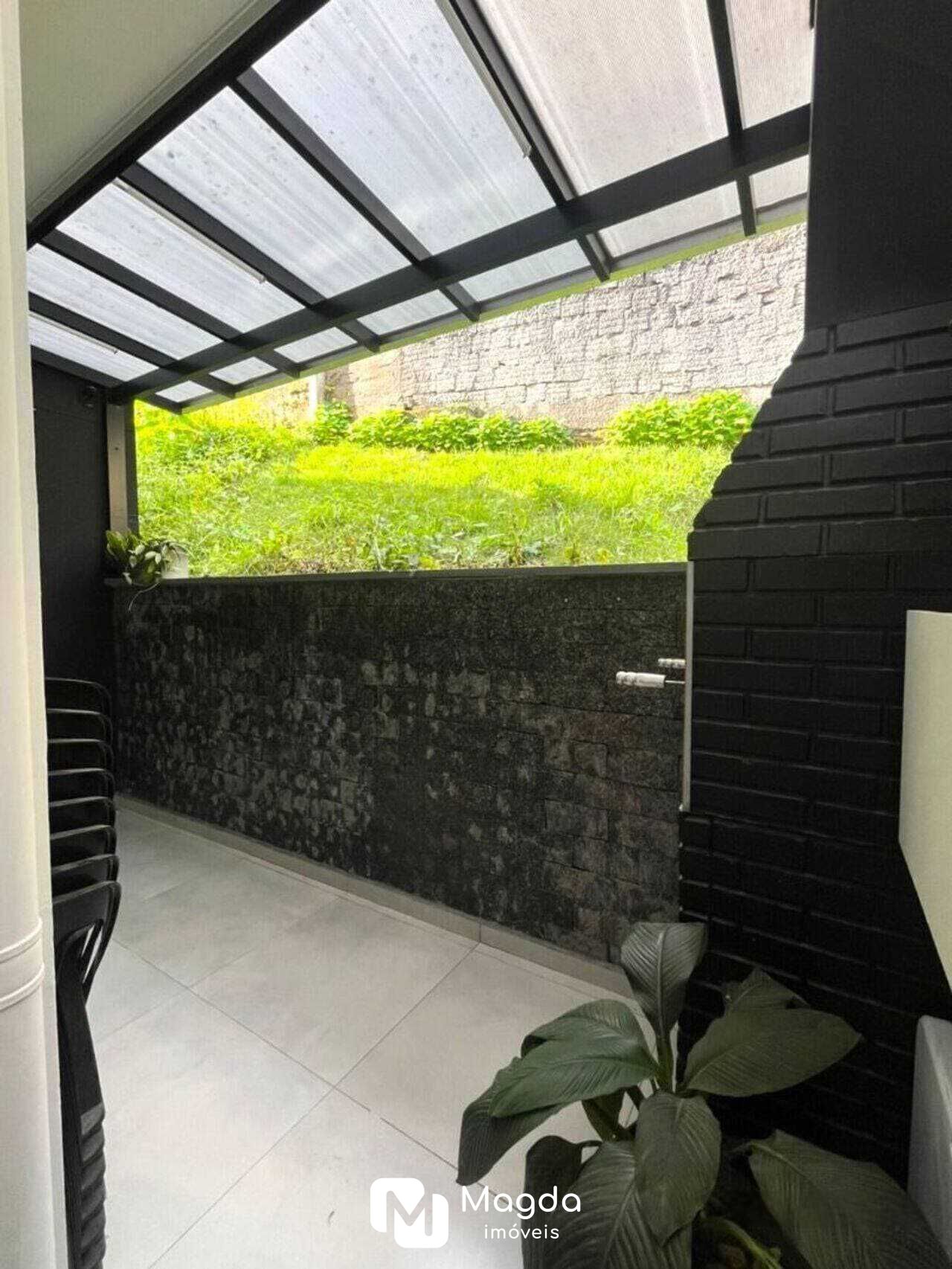 Sobrado de 2 quartos, 78m² no bairro Água Verde, em Blumenau | Eu Corretor