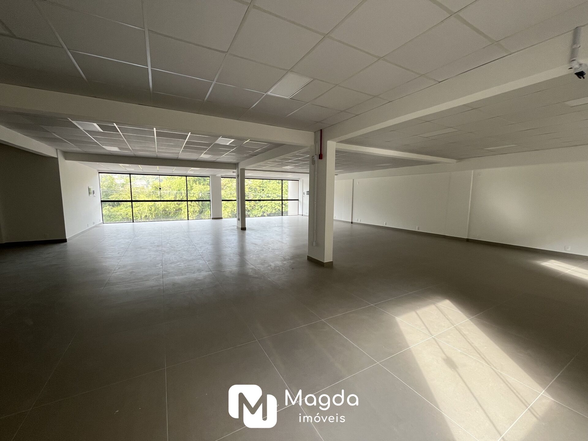 Sala Comercial de 200m² no bairro Velha, em Blumenau | Eu Corretor