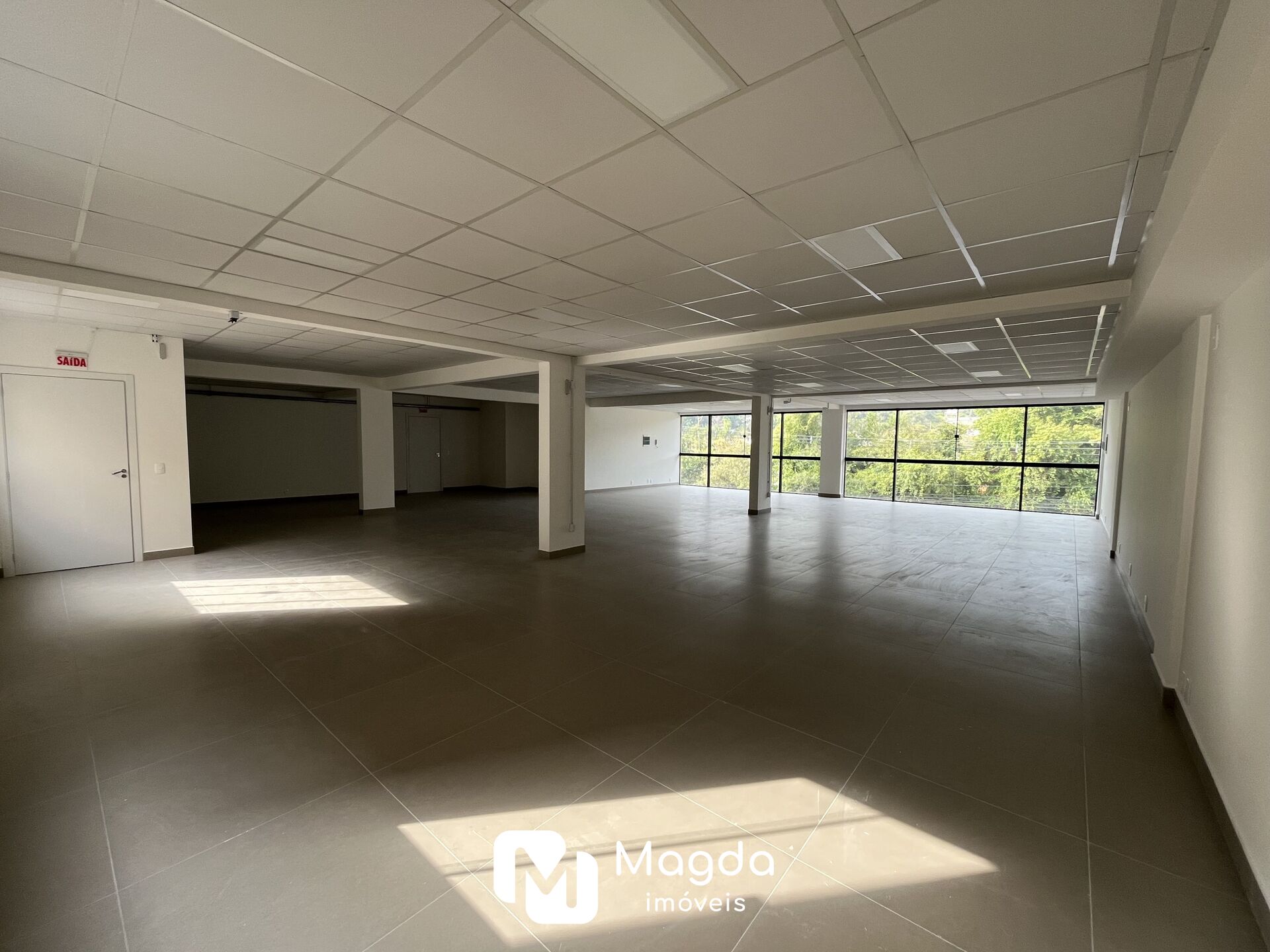 Sala Comercial de 200m² no bairro Velha, em Blumenau | Eu Corretor