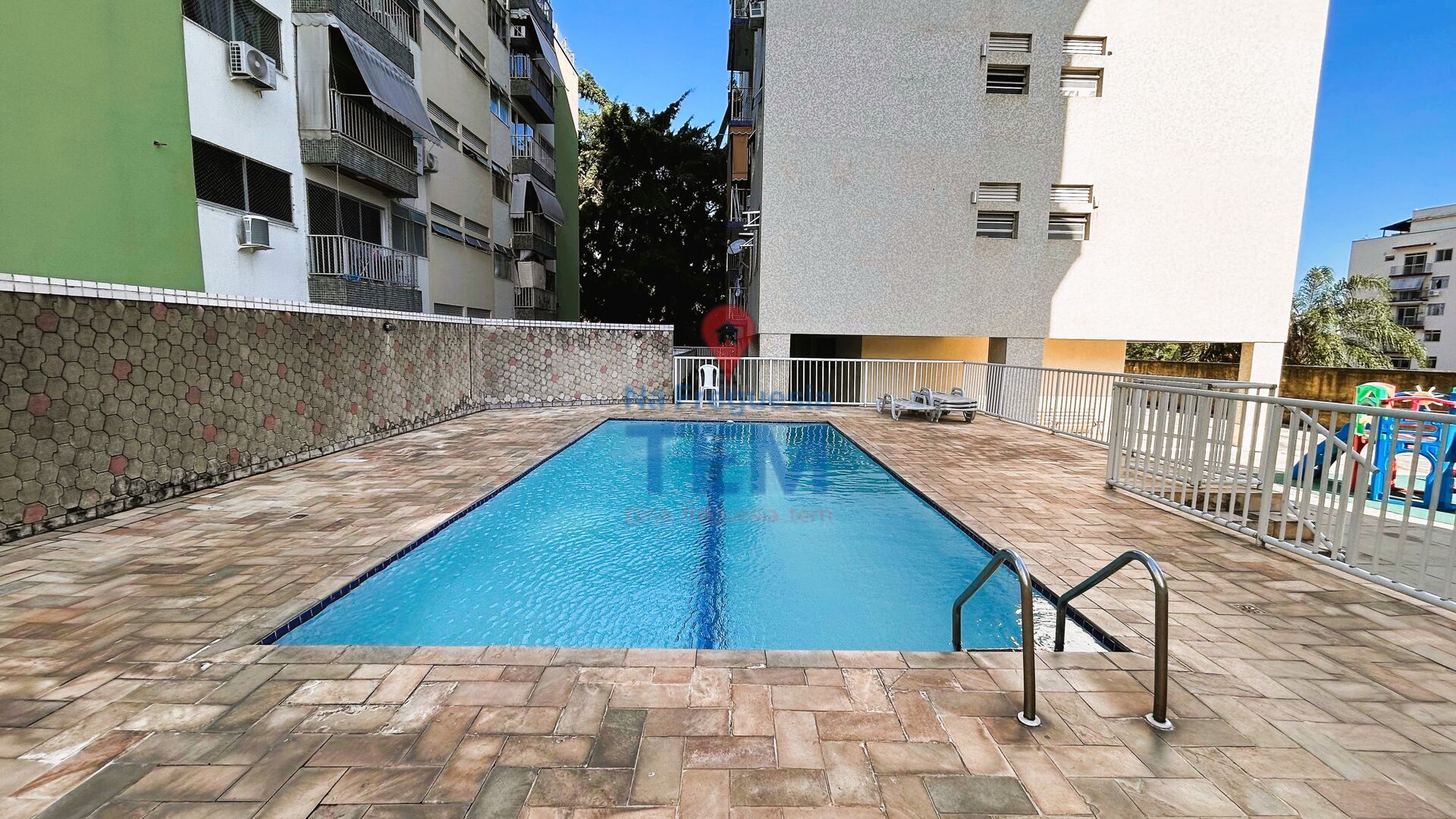 Apartamento à venda com 2 quartos, 75m² - Foto 17