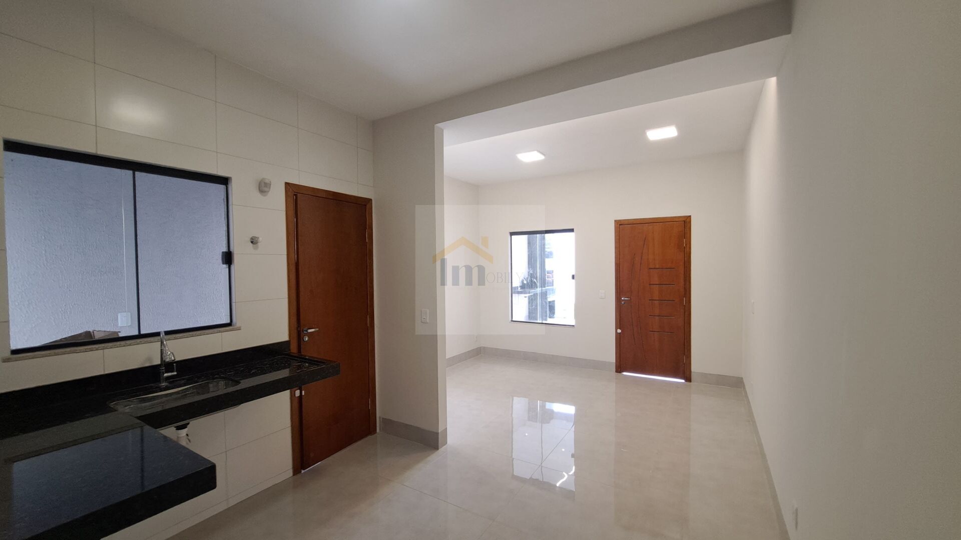 Casa à venda com 2 quartos, 84m² - Foto 2