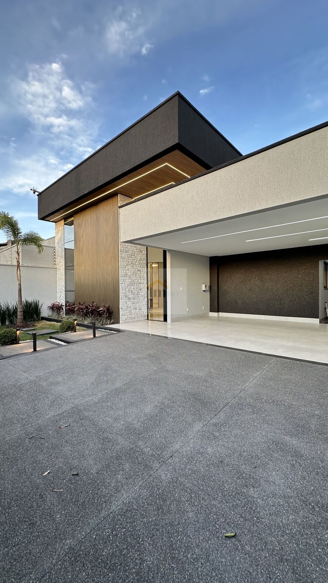 Casa à venda com 3 quartos, 192m² - Foto 1