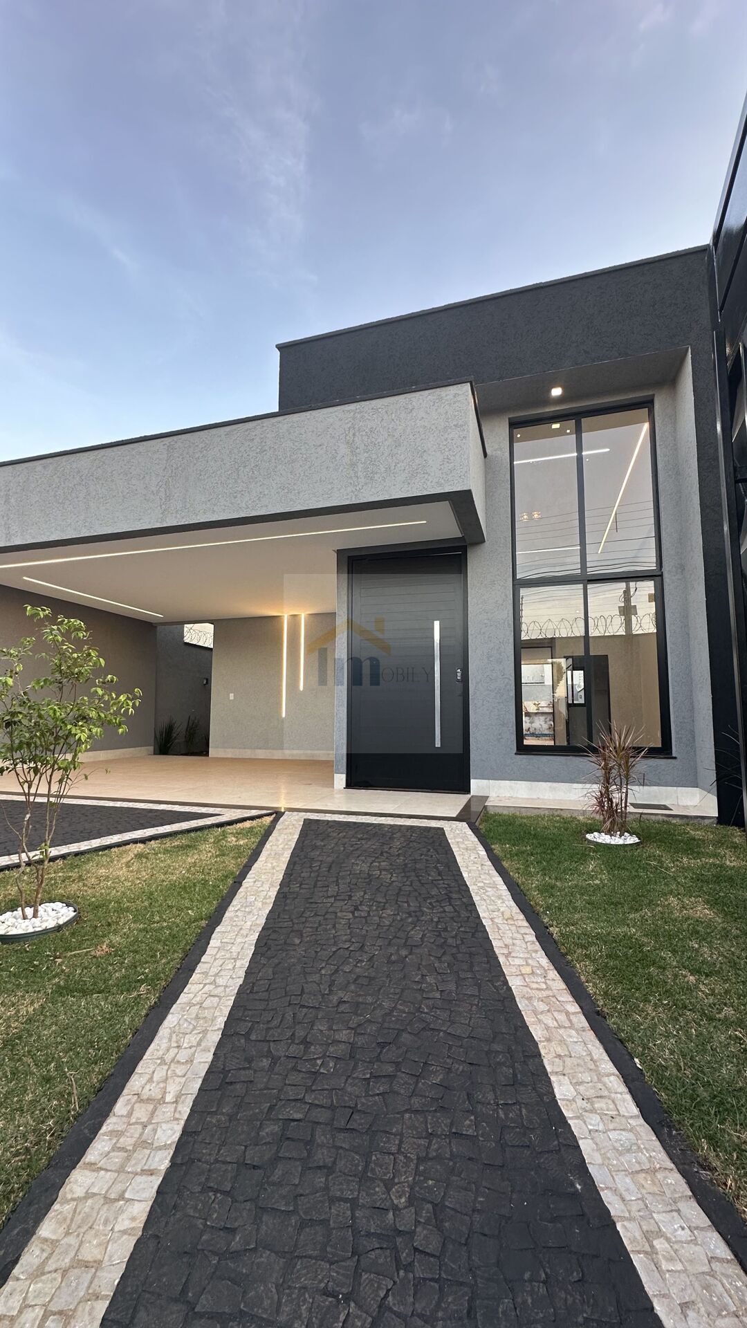 Casa à venda com 3 quartos, 161m² - Foto 1