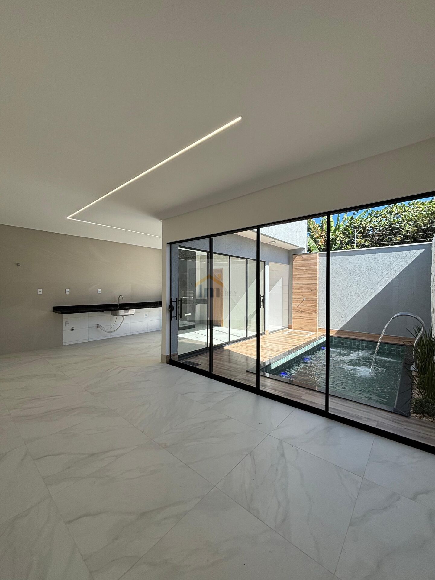 Casa à venda com 3 quartos, 136m² - Foto 1