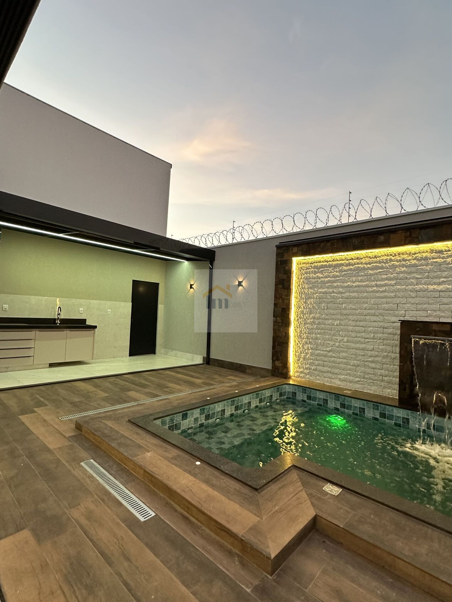 Casa à venda com 3 quartos, 200m² - Foto 4