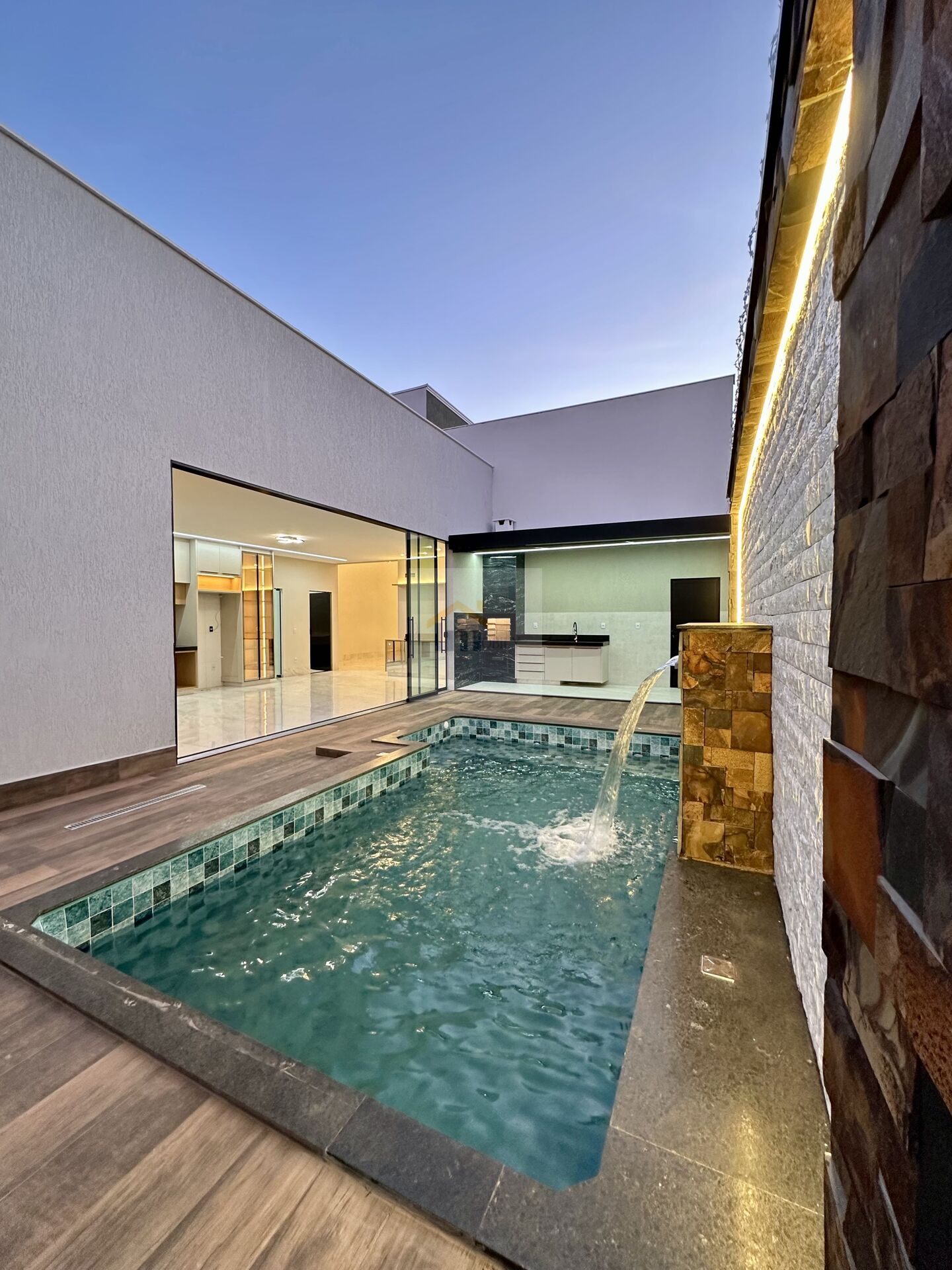 Casa à venda com 3 quartos, 200m² - Foto 24