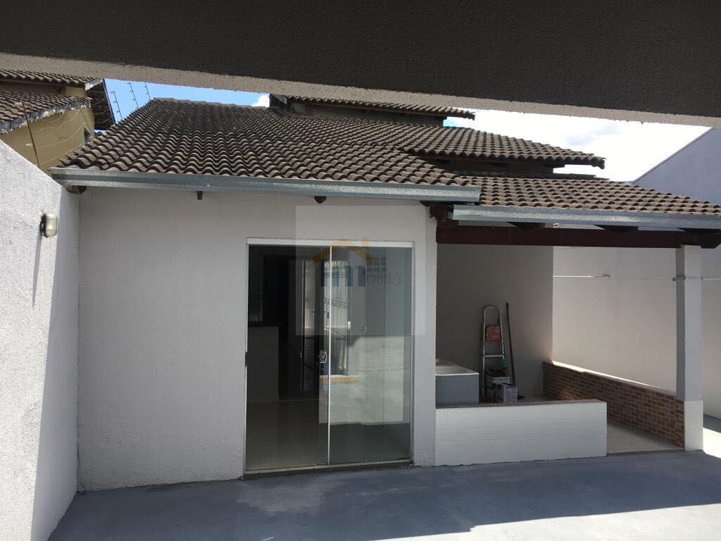 Casa à venda com 4 quartos, 172m² - Foto 1