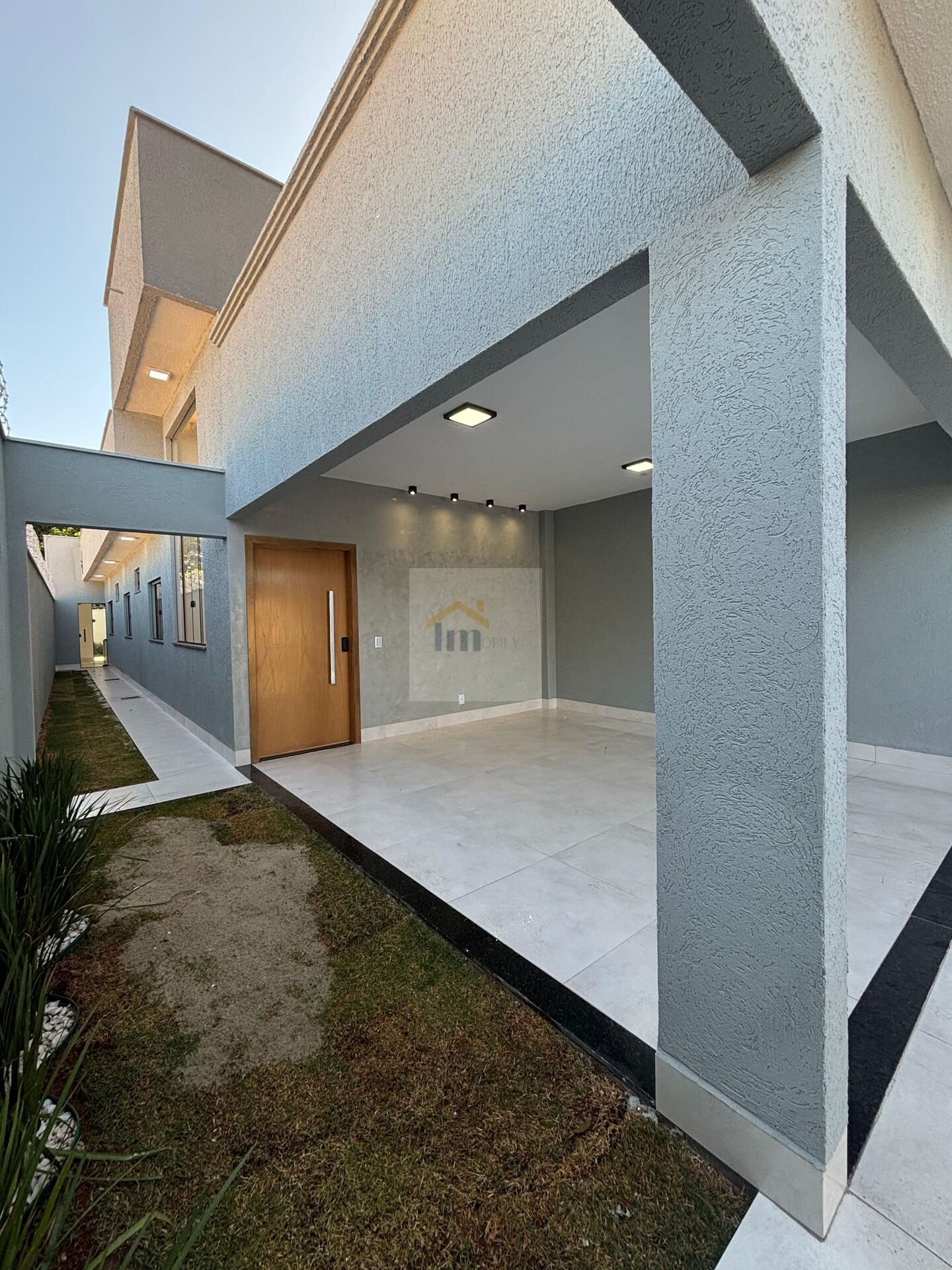 Casa à venda com 3 quartos, 129m² - Foto 1