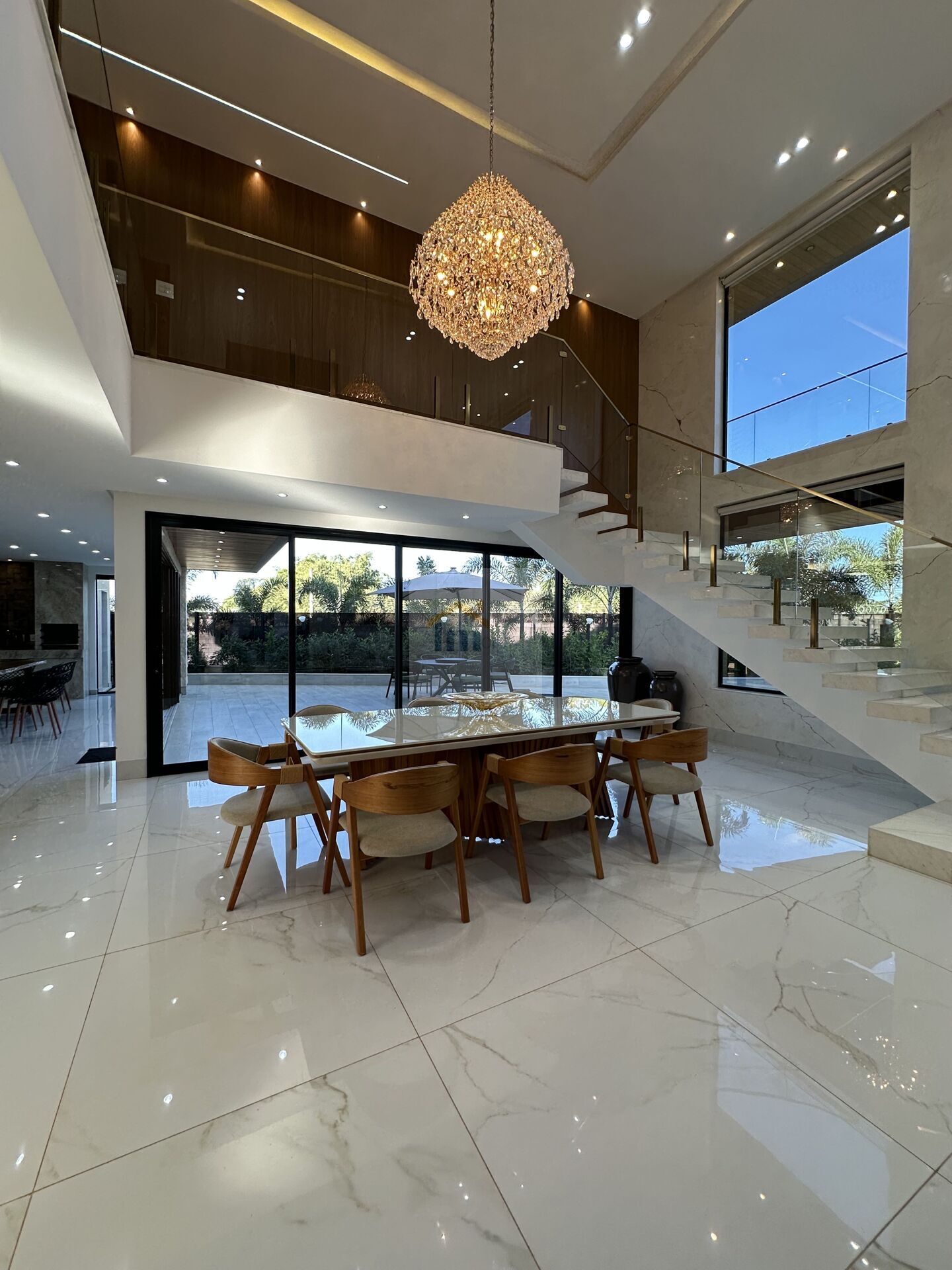 Casa à venda com 3 quartos, 384m² - Foto 1