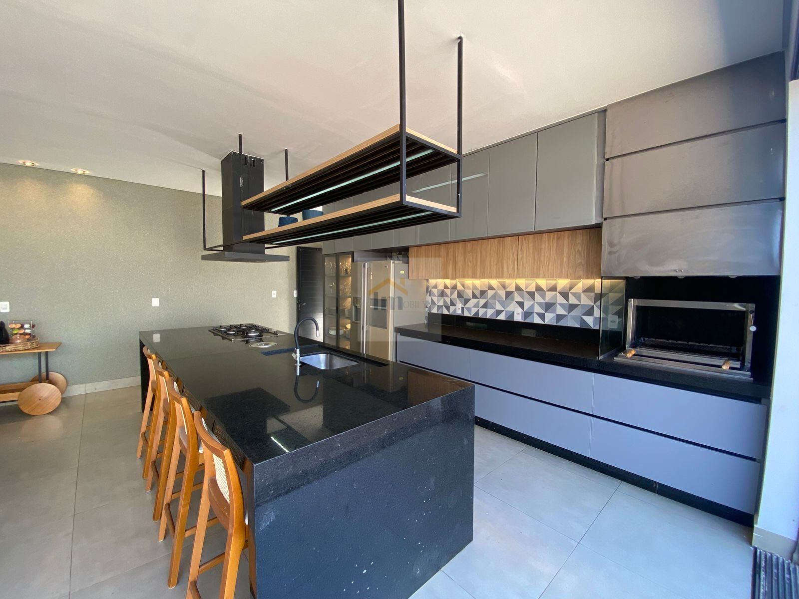 Casa à venda com 4 quartos, 200m² - Foto 2