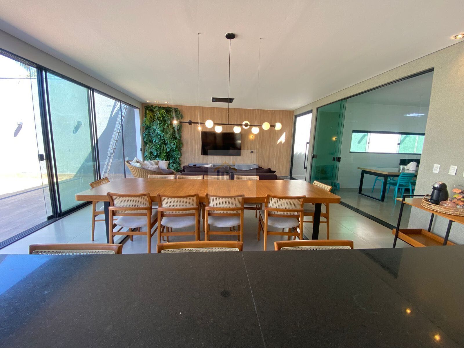Casa à venda com 4 quartos, 200m² - Foto 1