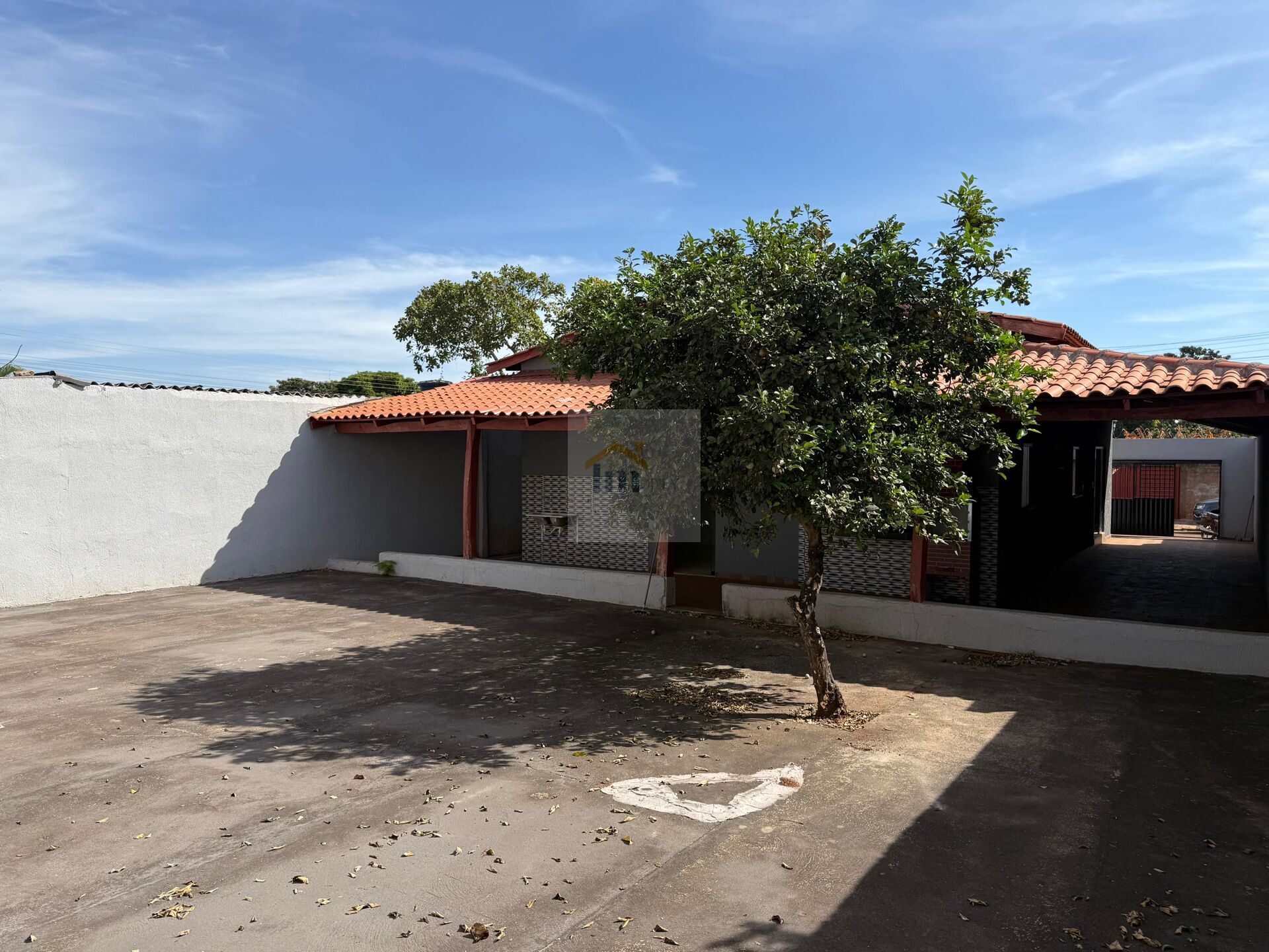 Casa à venda com 3 quartos, 182m² - Foto 1