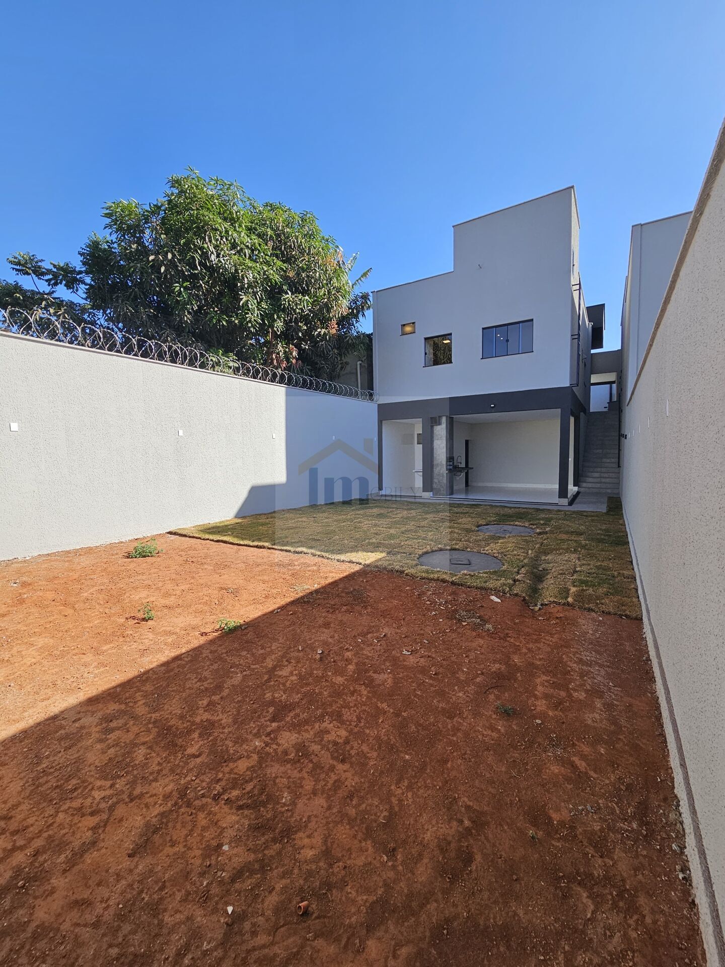 Casa à venda com 3 quartos, 157m² - Foto 1