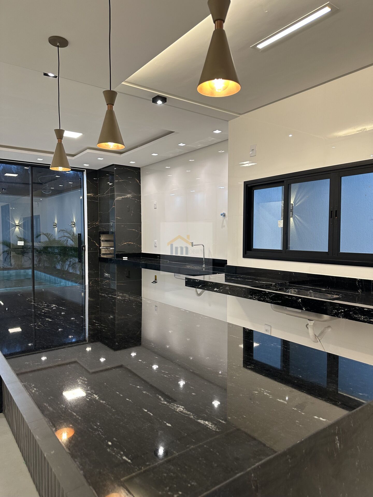 Casa à venda com 4 quartos, 200m² - Foto 2