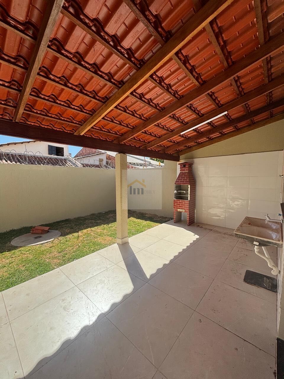 Casa à venda com 3 quartos, 108m² - Foto 1