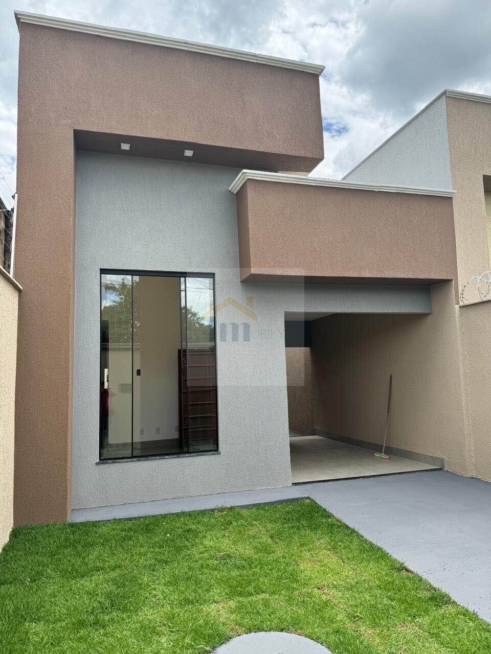 Casa à venda com 3 quartos, 99m² - Foto 1