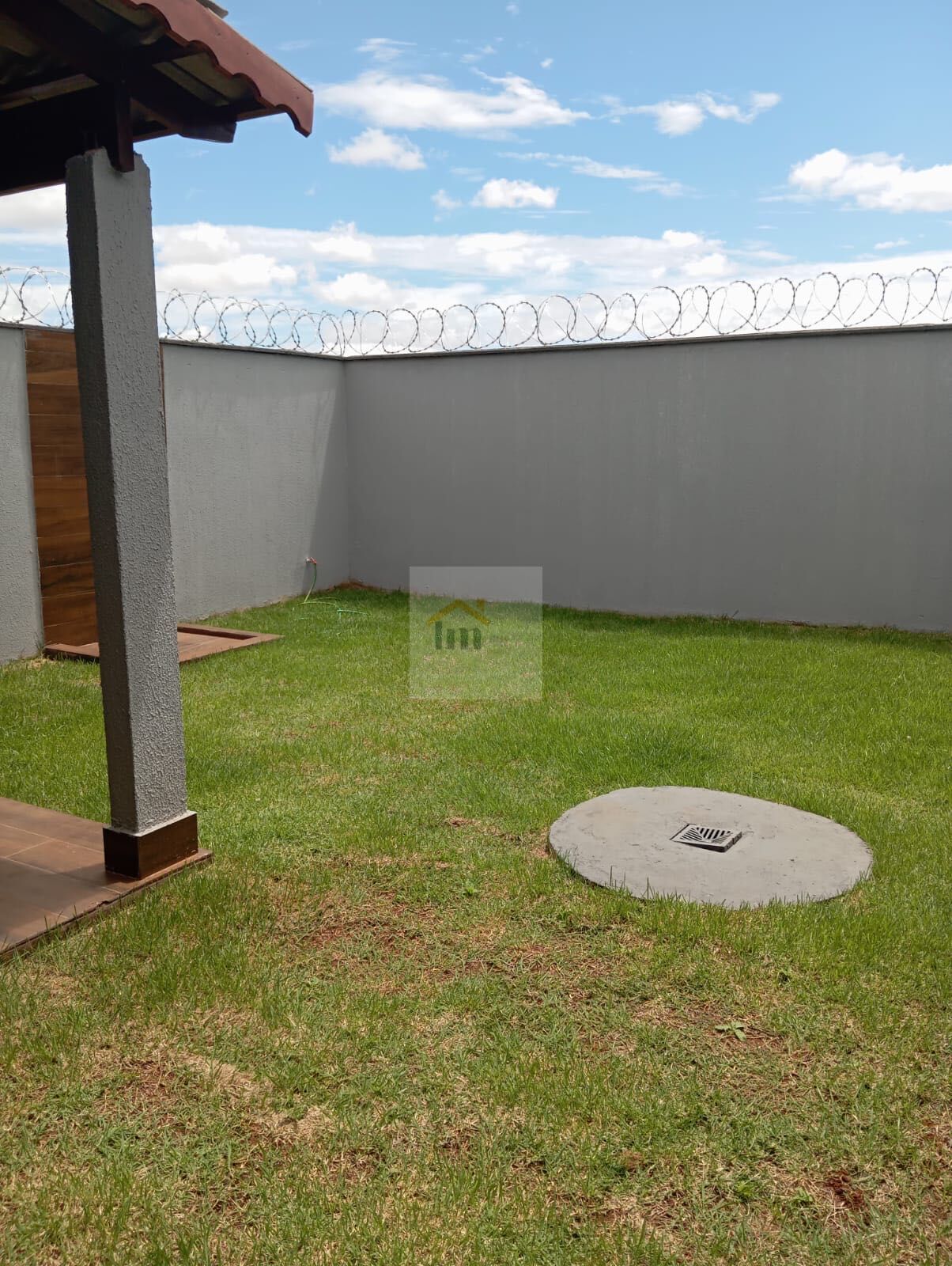Casa à venda com 3 quartos, 98m² - Foto 2