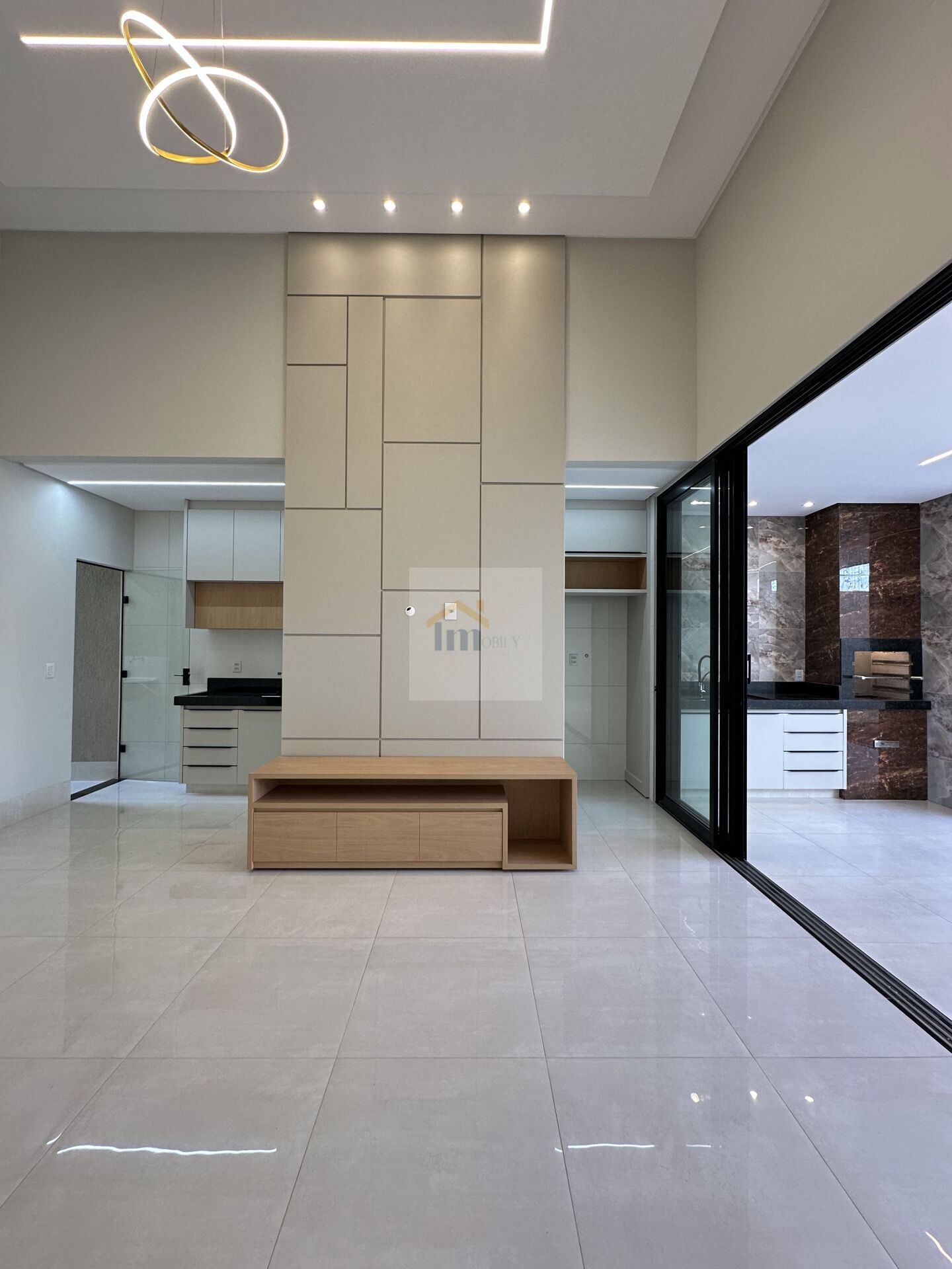 Casa à venda com 3 quartos, 138m² - Foto 1
