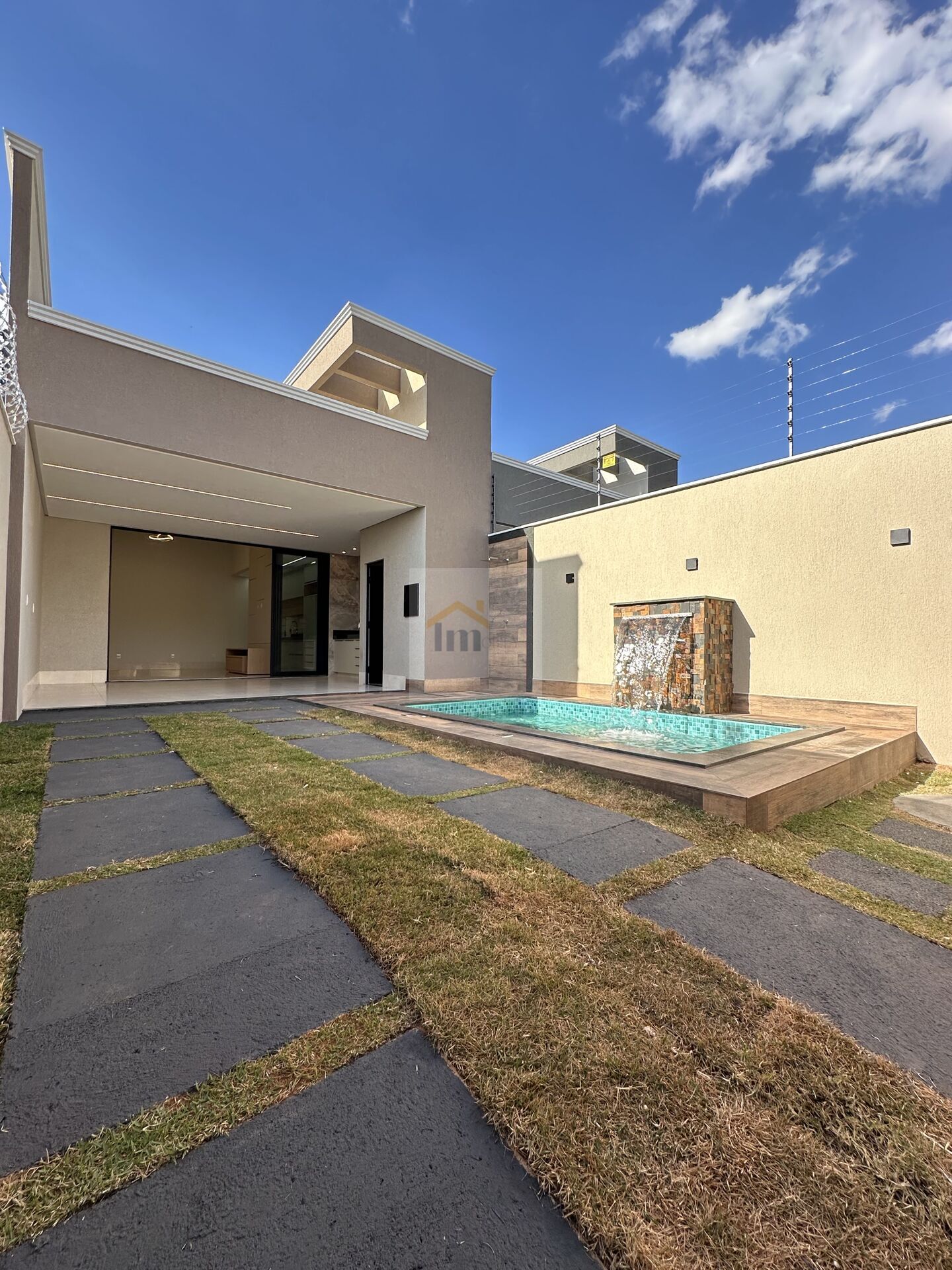 Casa à venda com 3 quartos, 138m² - Foto 2