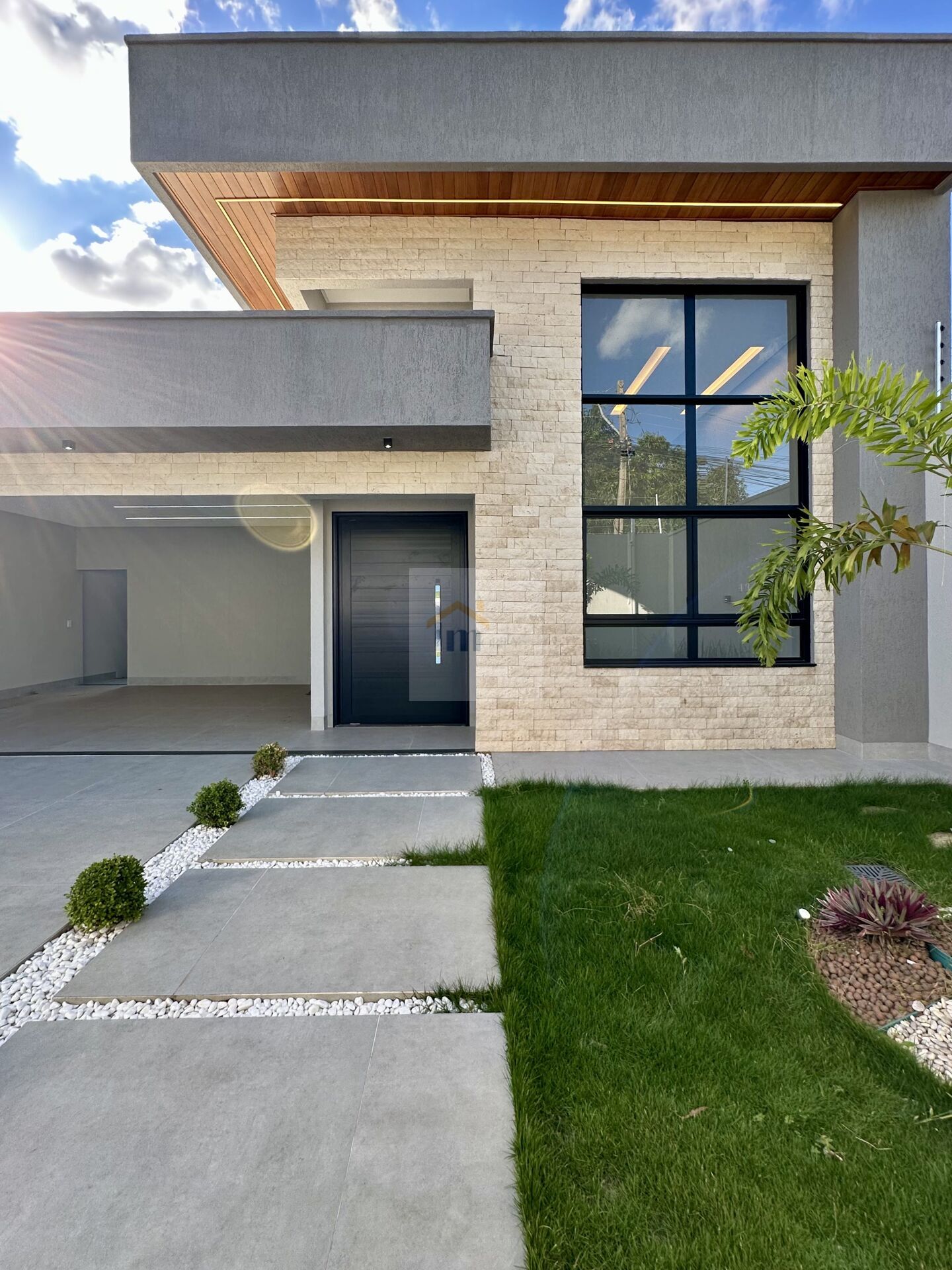 Casa à venda com 3 quartos, 215m² - Foto 1