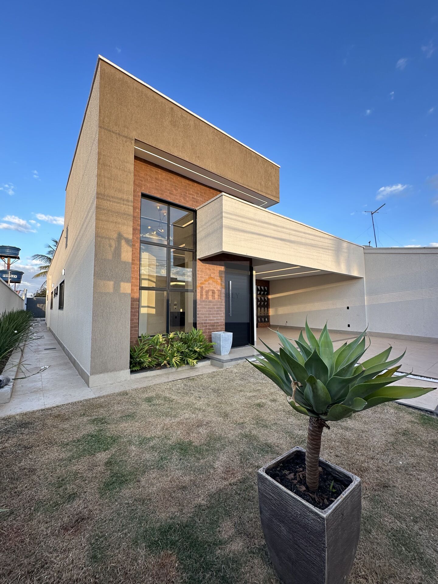 Casa à venda com 3 quartos, 189m² - Foto 1