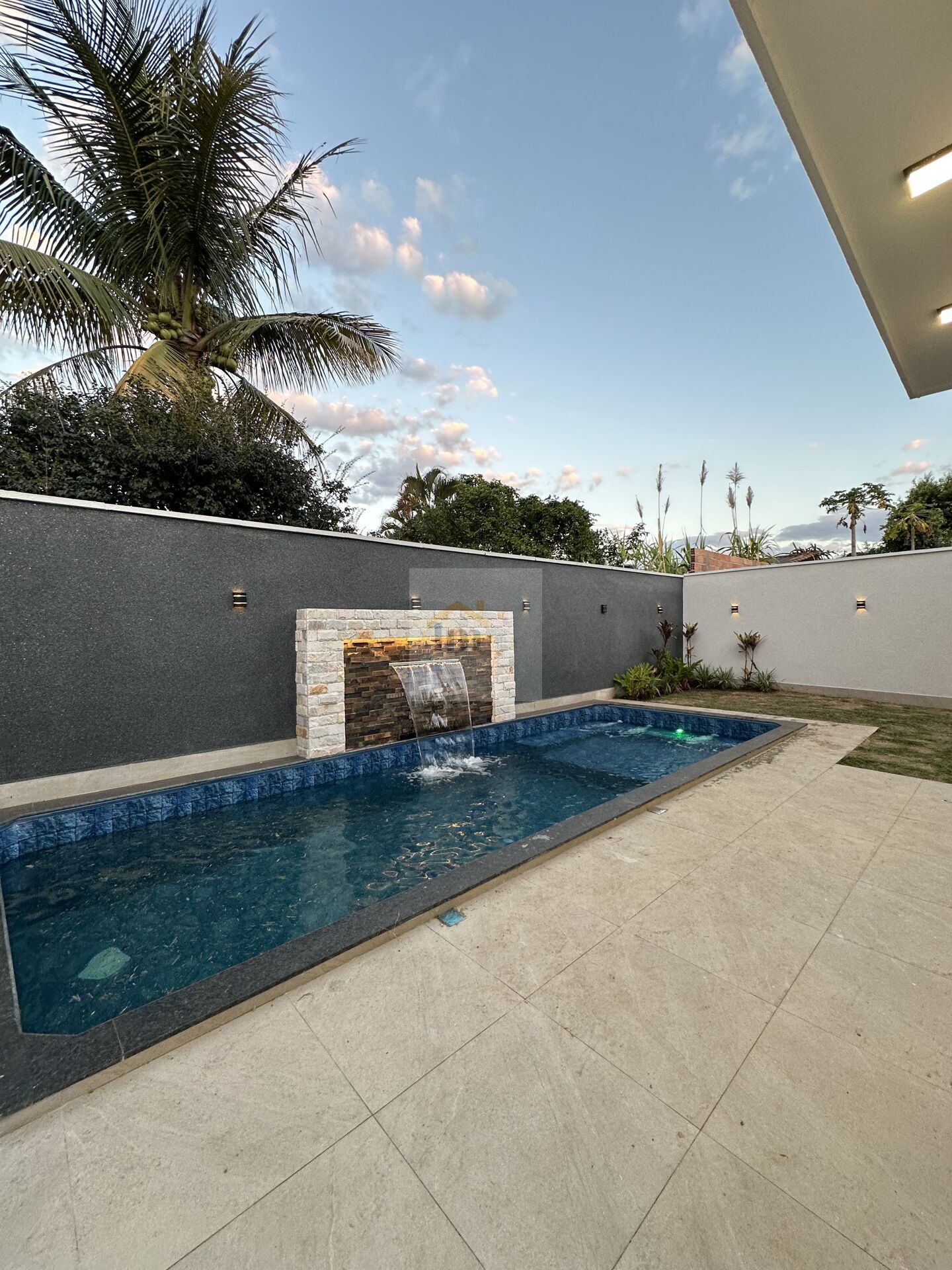 Casa à venda com 3 quartos, 189m² - Foto 2