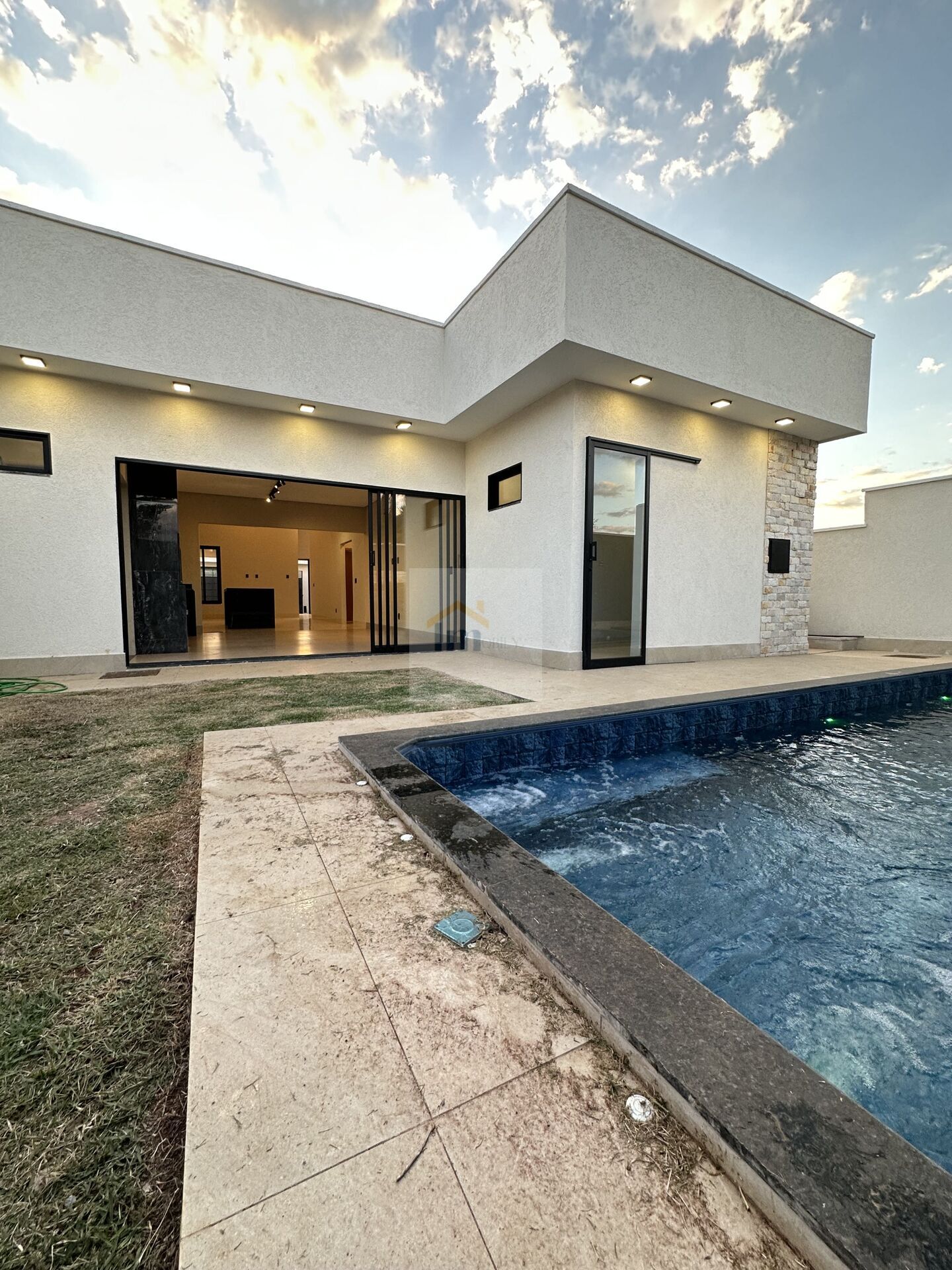 Casa à venda com 3 quartos, 189m² - Foto 8