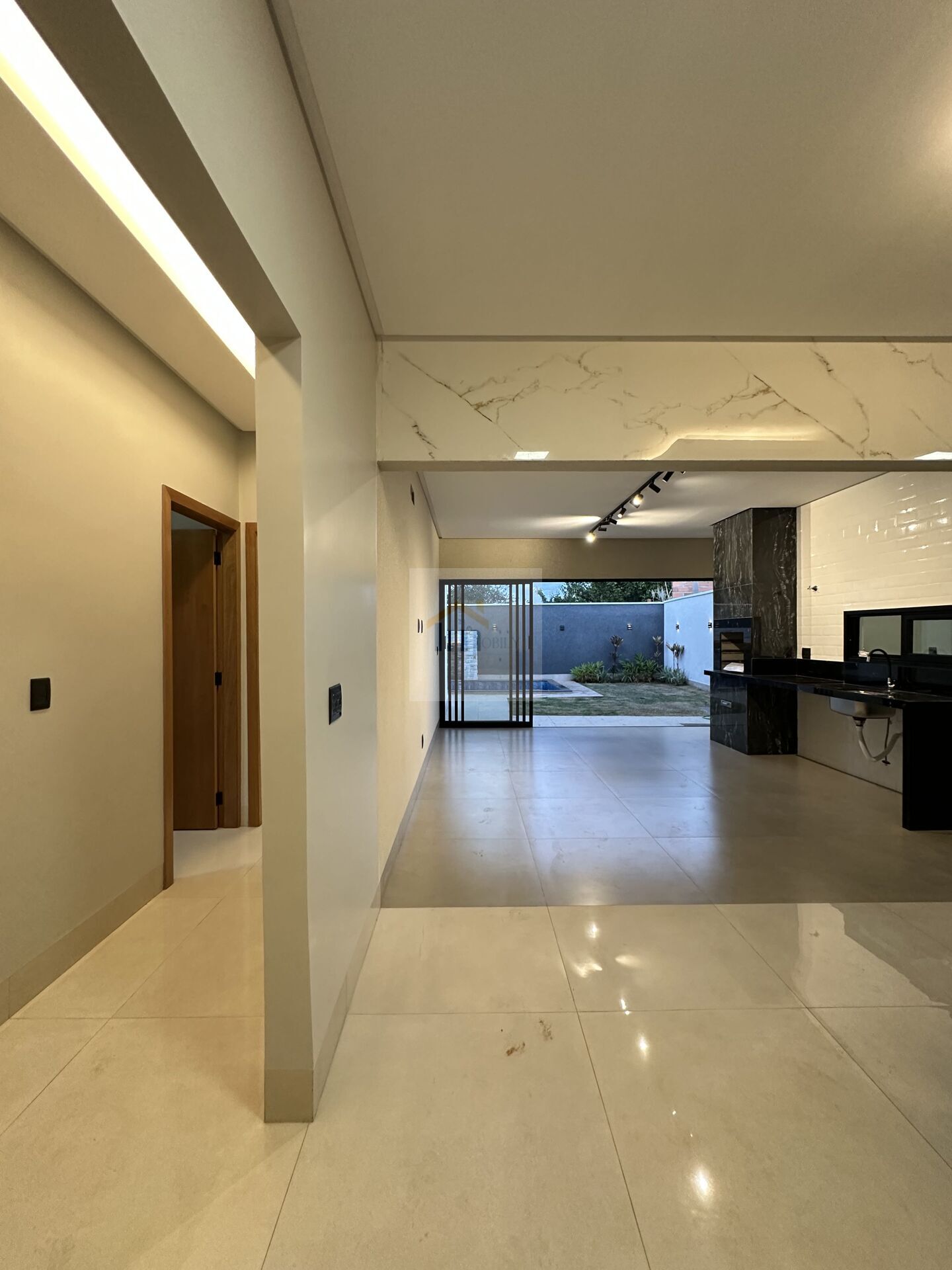 Casa à venda com 3 quartos, 189m² - Foto 4
