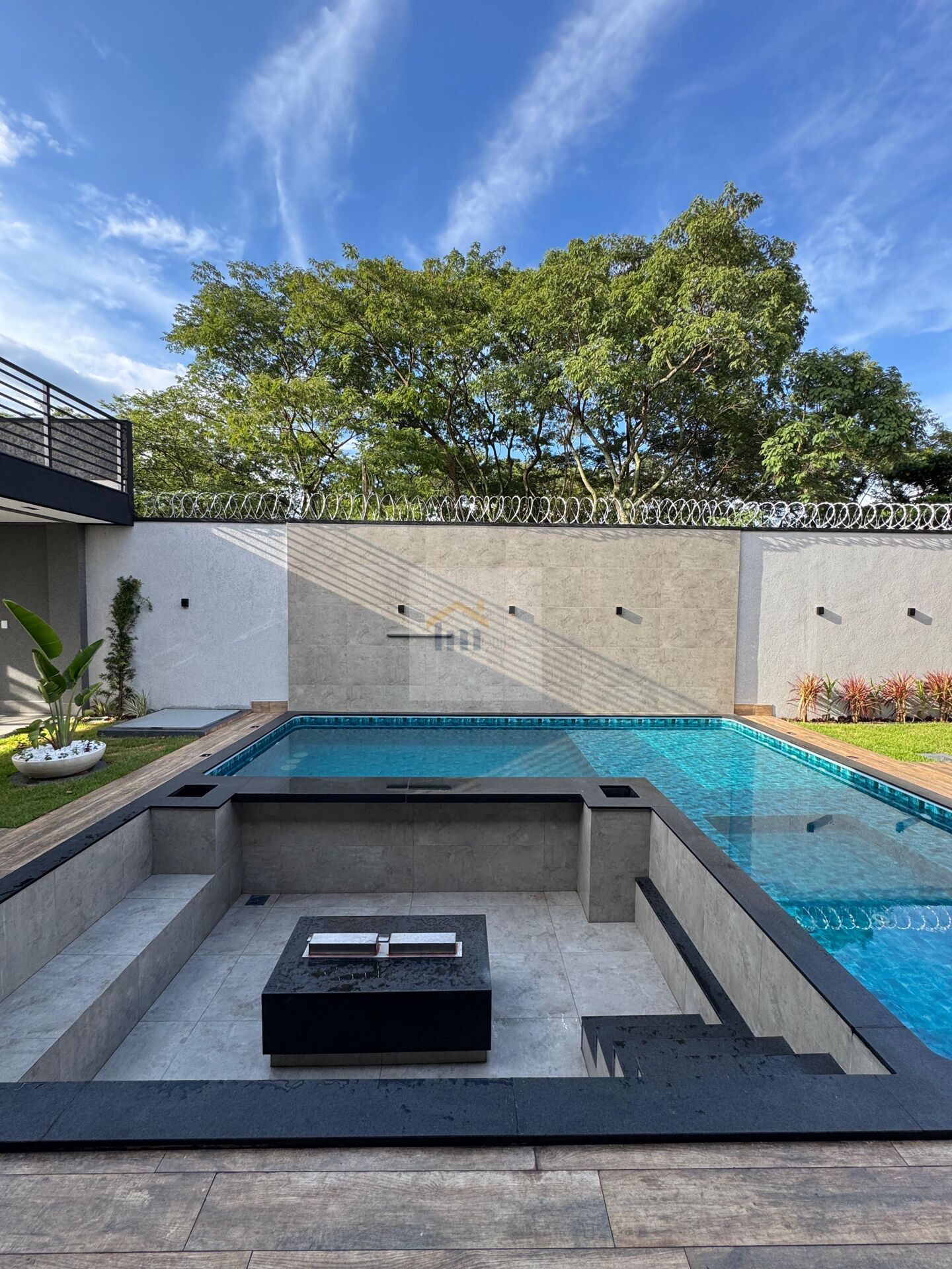 Casa à venda com 3 quartos, 260m² - Foto 1