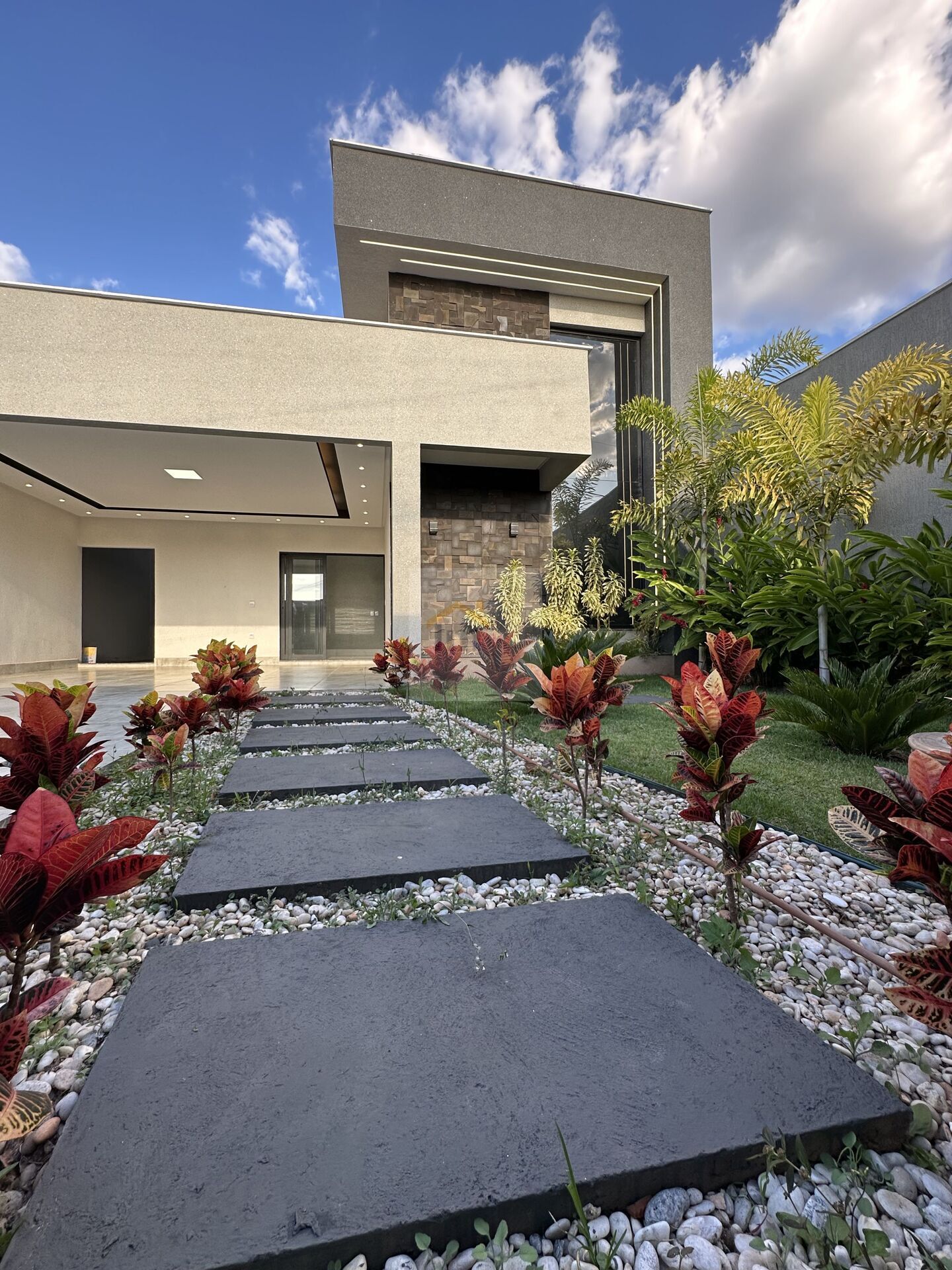 Casa à venda com 3 quartos, 174m² - Foto 1