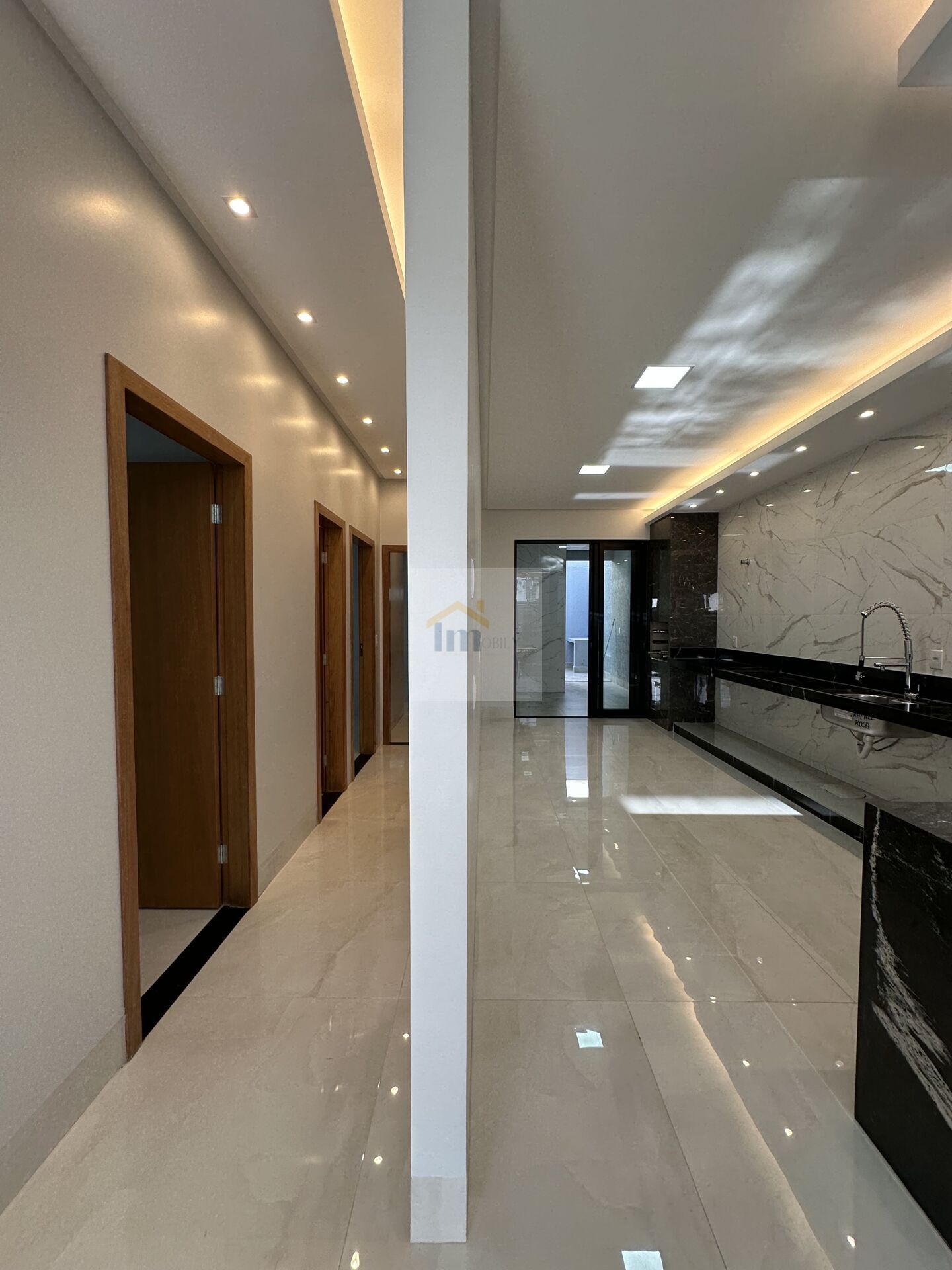 Casa à venda com 3 quartos, 174m² - Foto 2