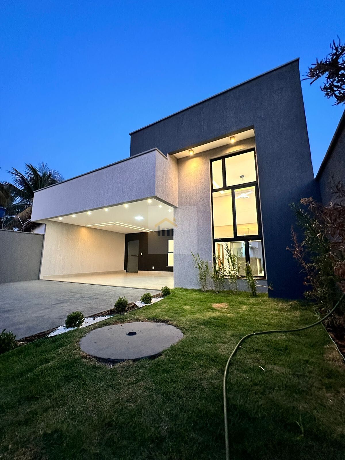 Casa à venda com 3 quartos, 165m² - Foto 1