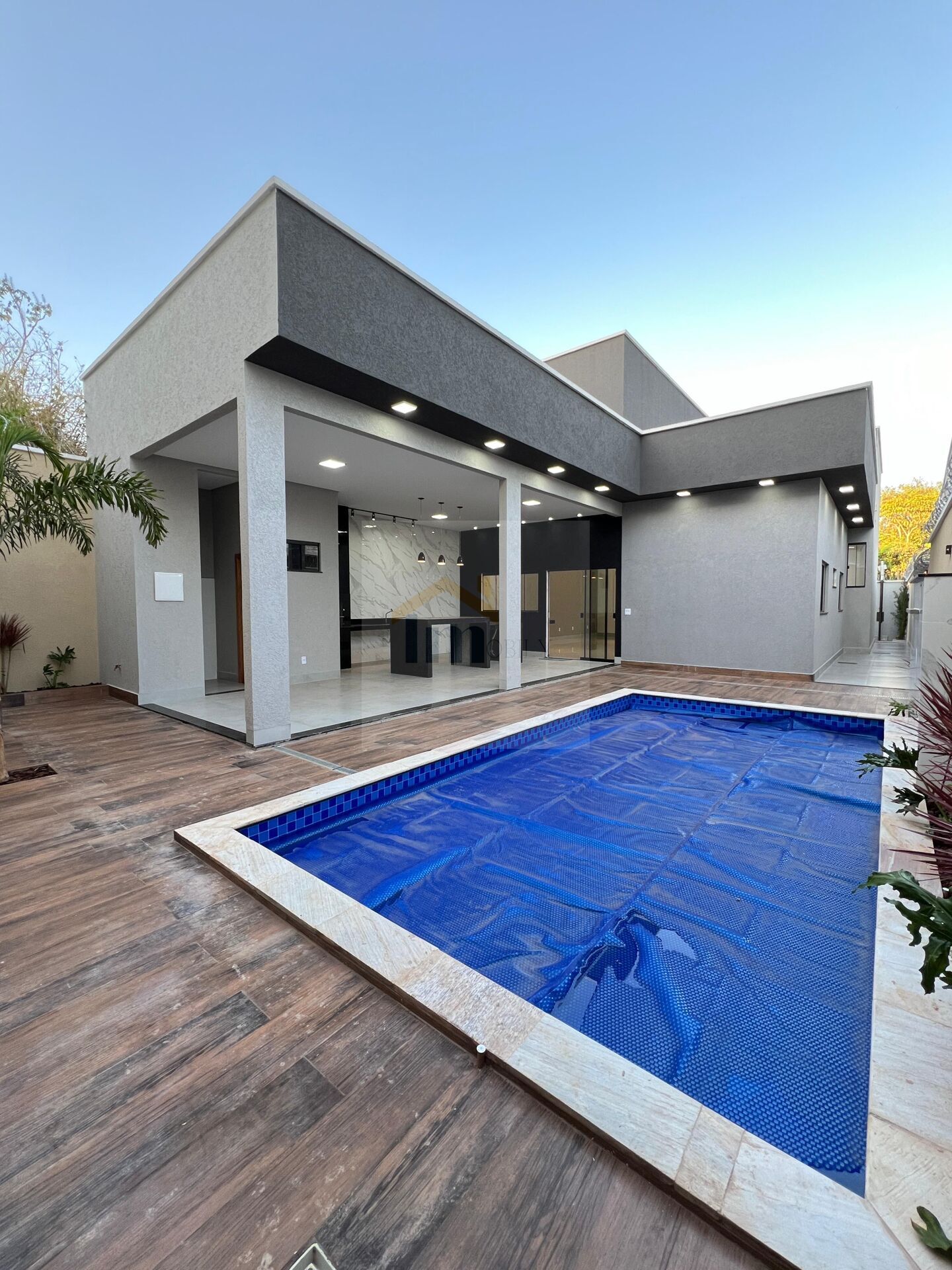 Casa à venda com 3 quartos, 156m² - Foto 1