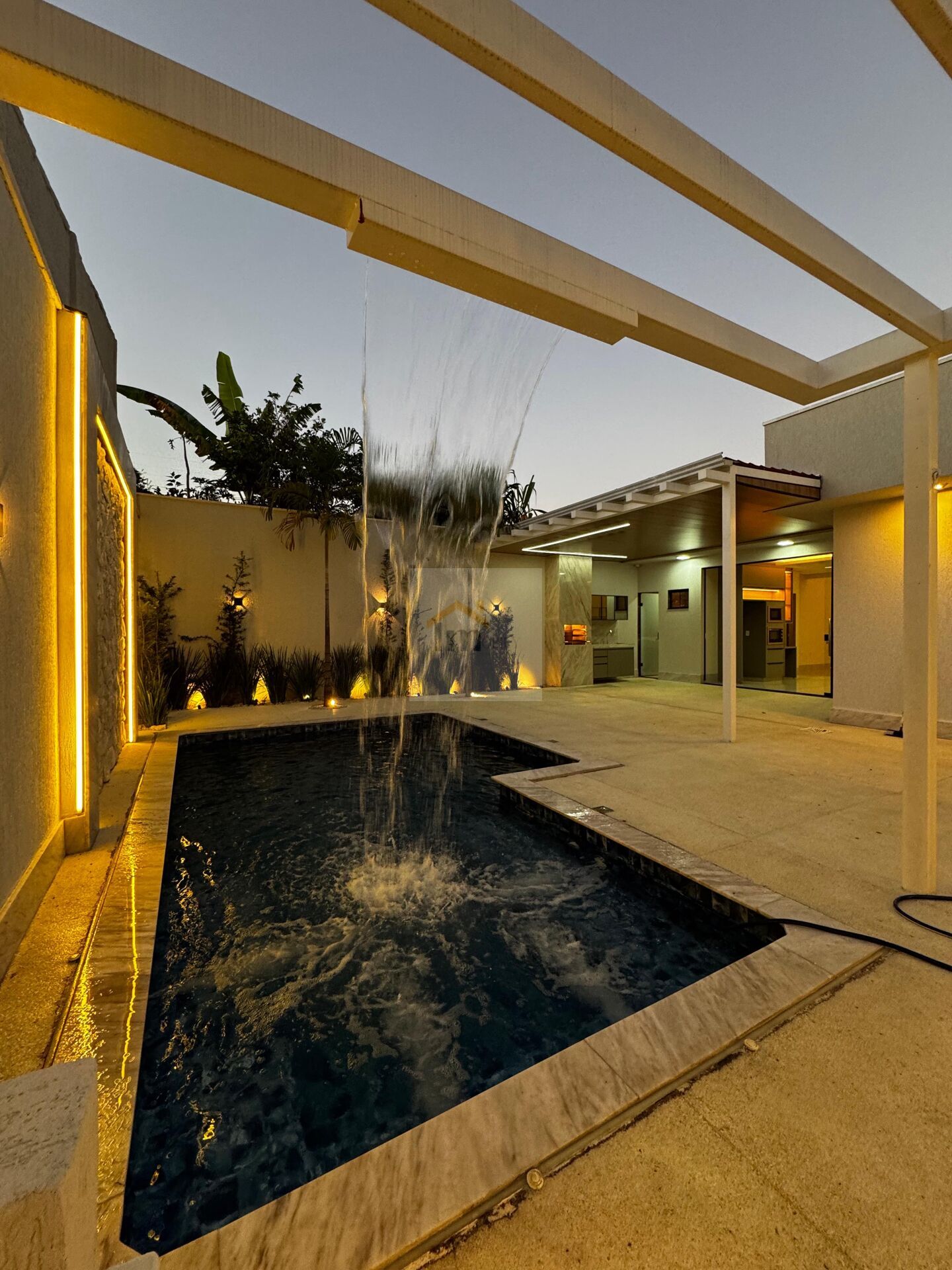 Casa, 3 quartos, 202 m² - Foto 1