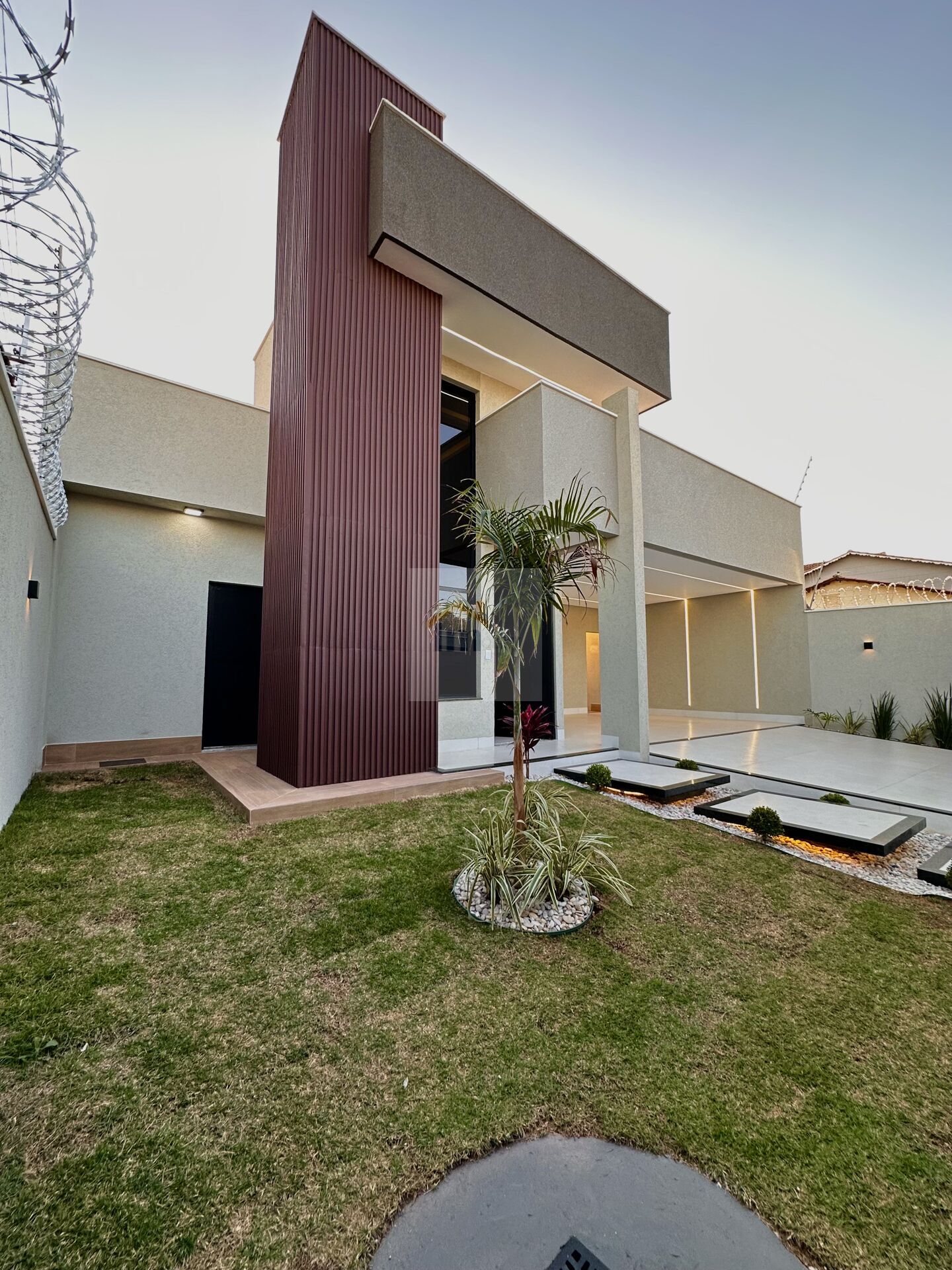 Casa à venda com 3 quartos, 191m² - Foto 2